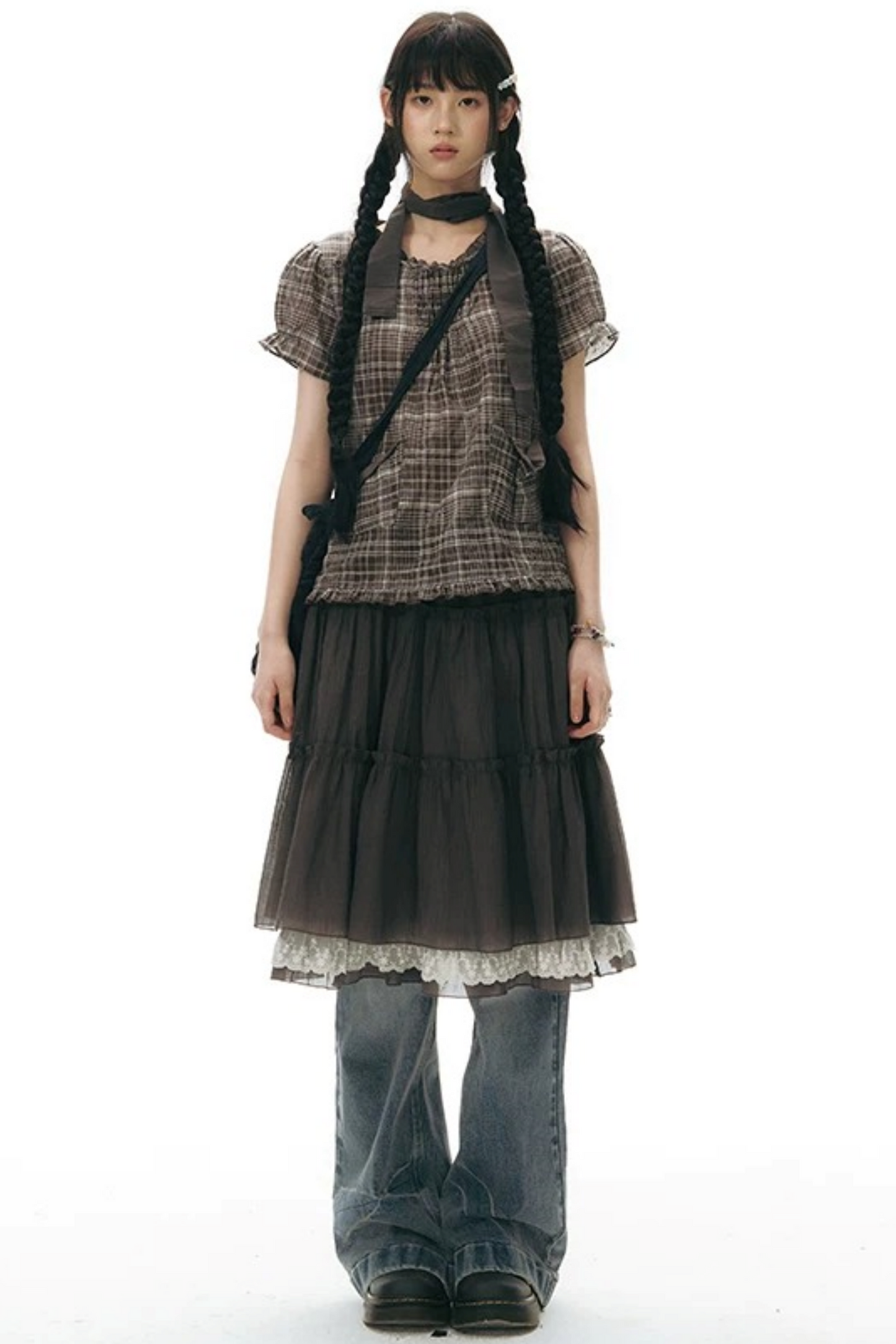 Conjunto de camisa y falda de cuadros con tapeta con volantes