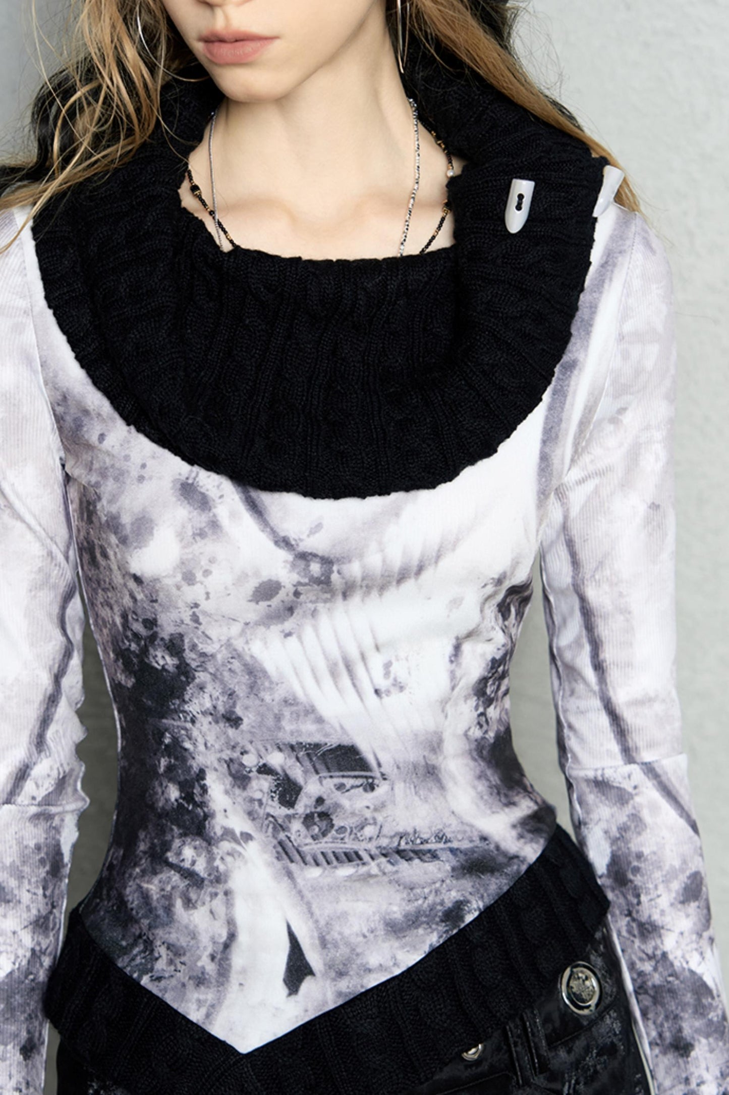 Printed Cable-Knit Neck Base Layered Top