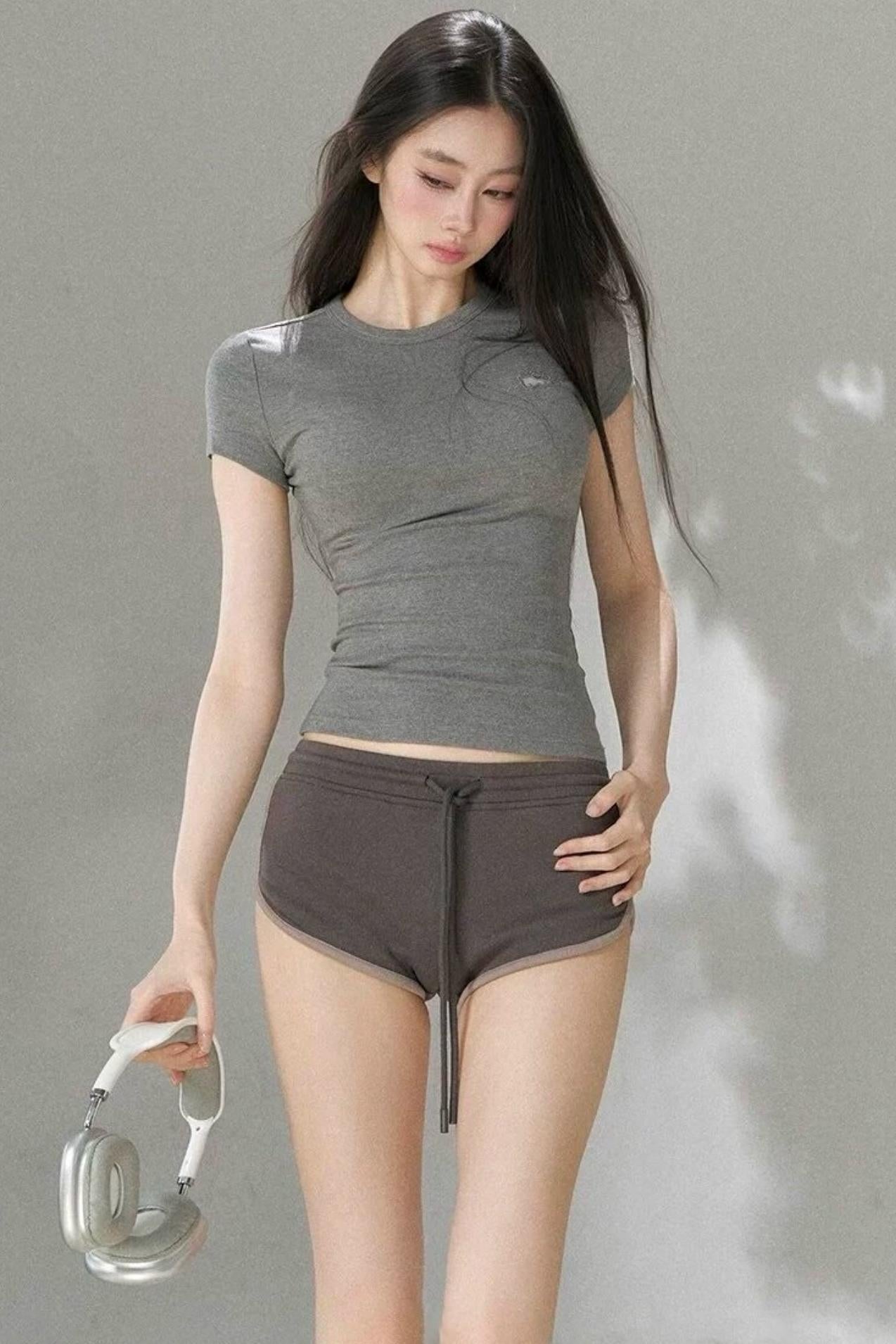 Top in maglia traforata ricamata