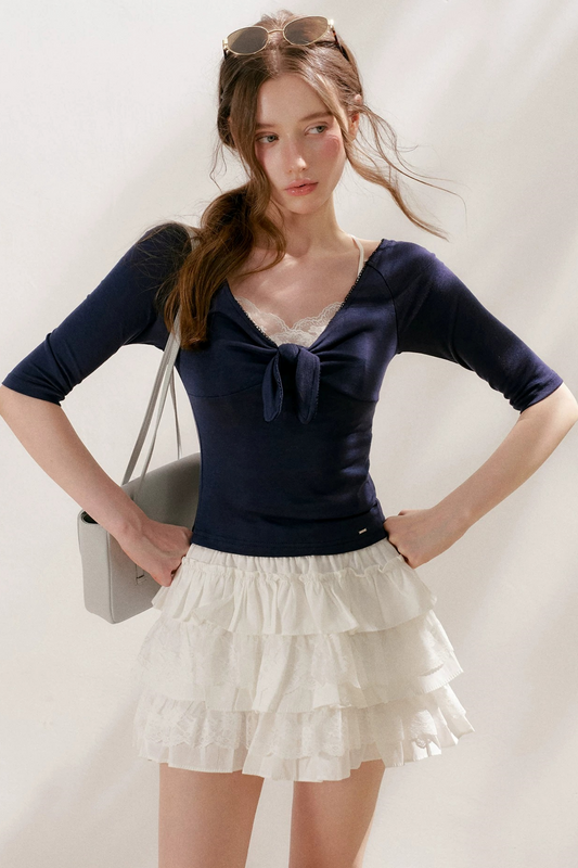 Blusa con fiocco in pizzo a onde francesi
