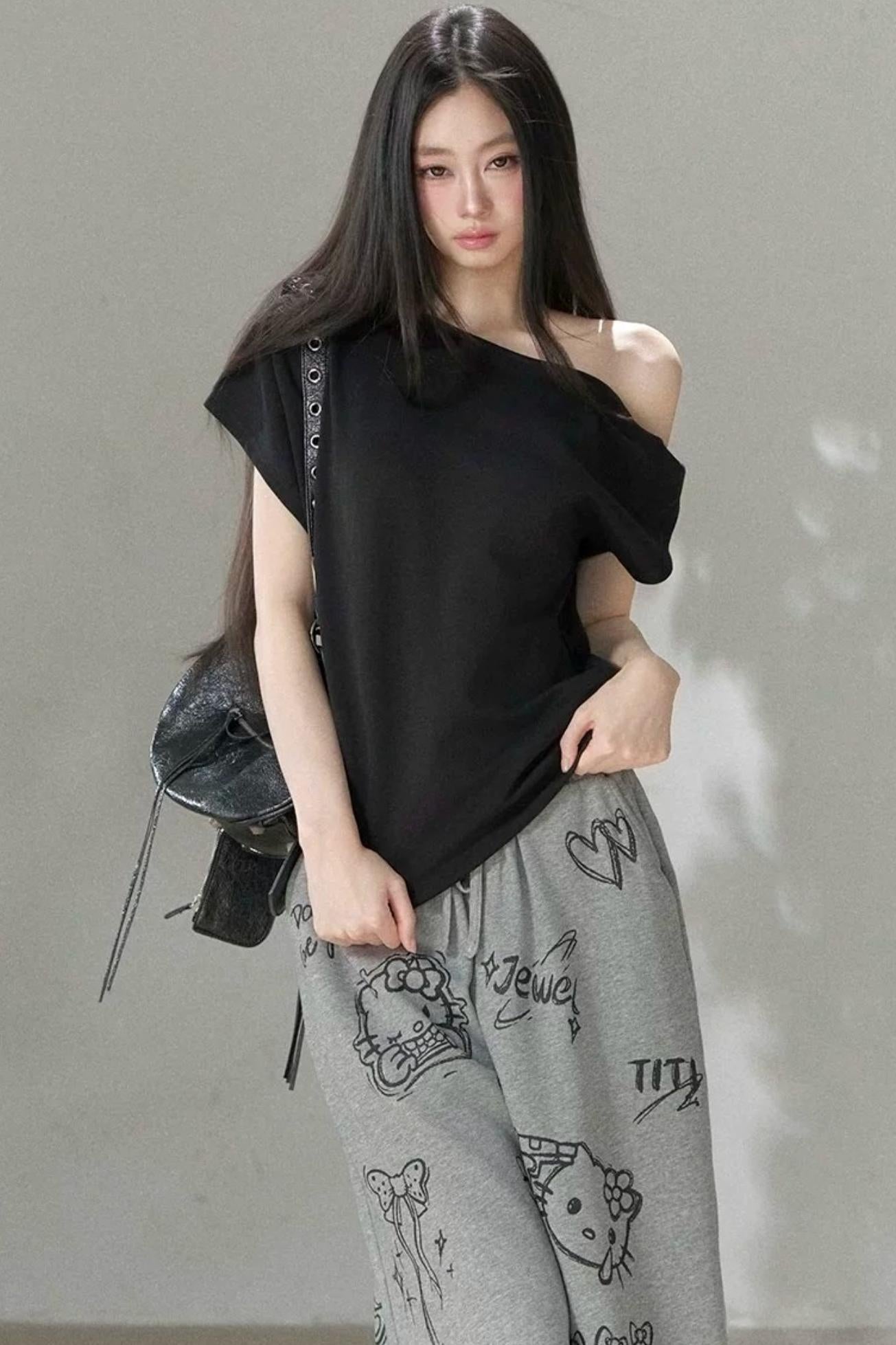 Three-Dimensional Twist Shoulder Top