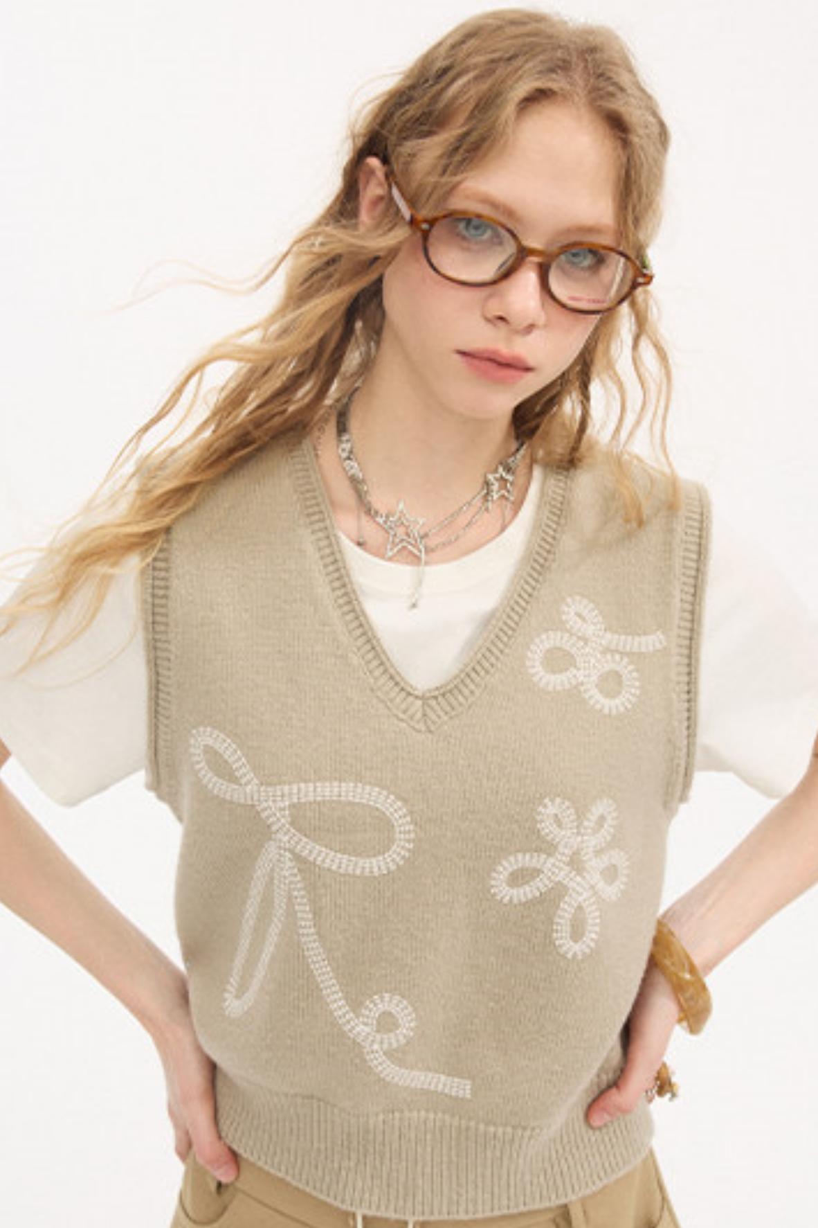 Dot Embroidery Knitted Vest