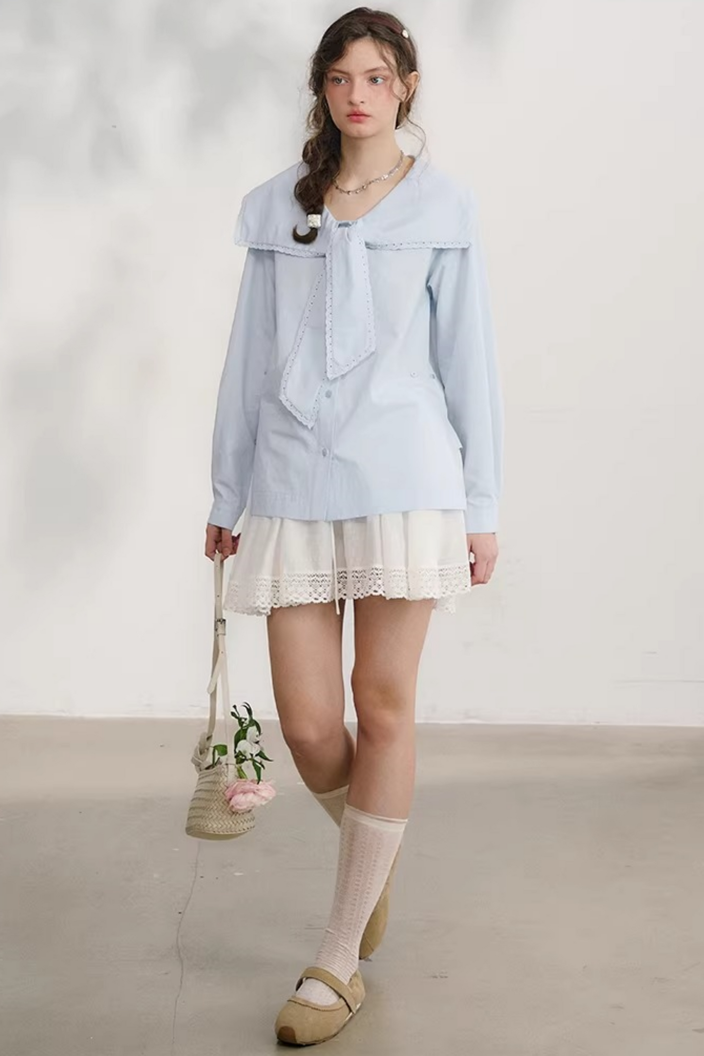 네이비 웨이브 레이스 블라우스