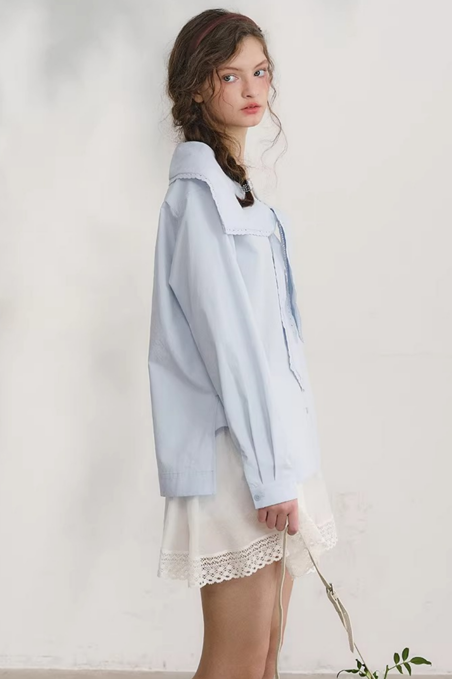 네이비 웨이브 레이스 블라우스