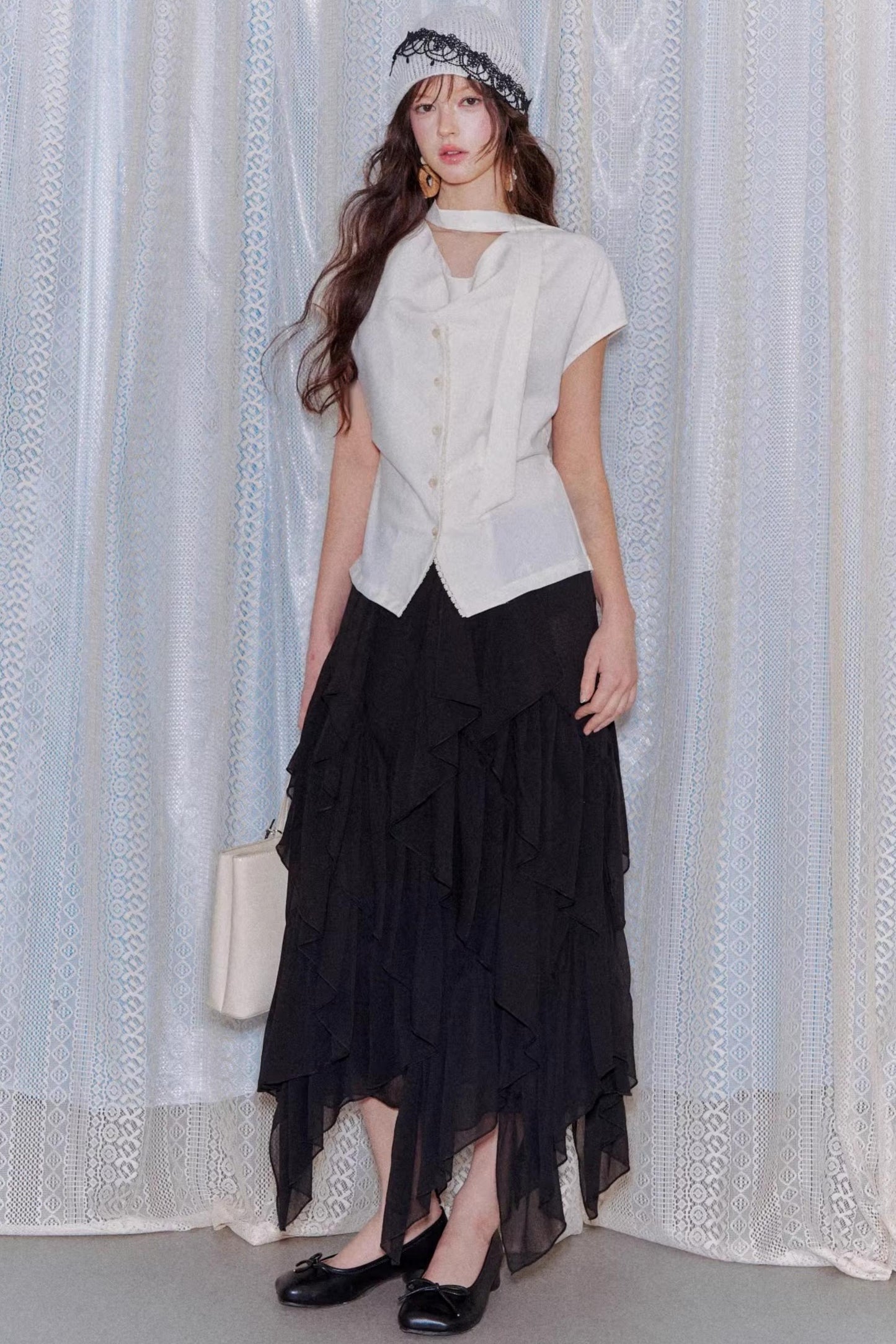 Leinenoberteil mit Schleifenband und Spitze