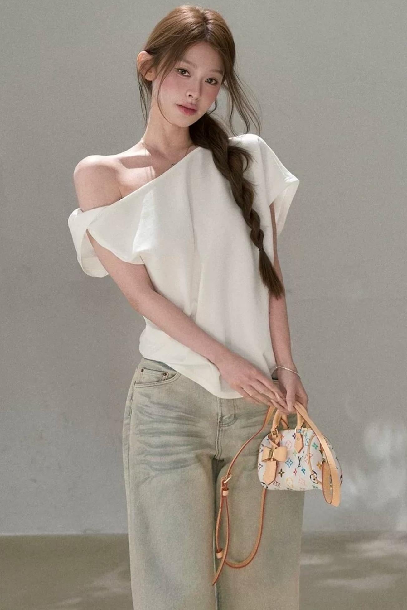 Three-Dimensional Twist Shoulder Top