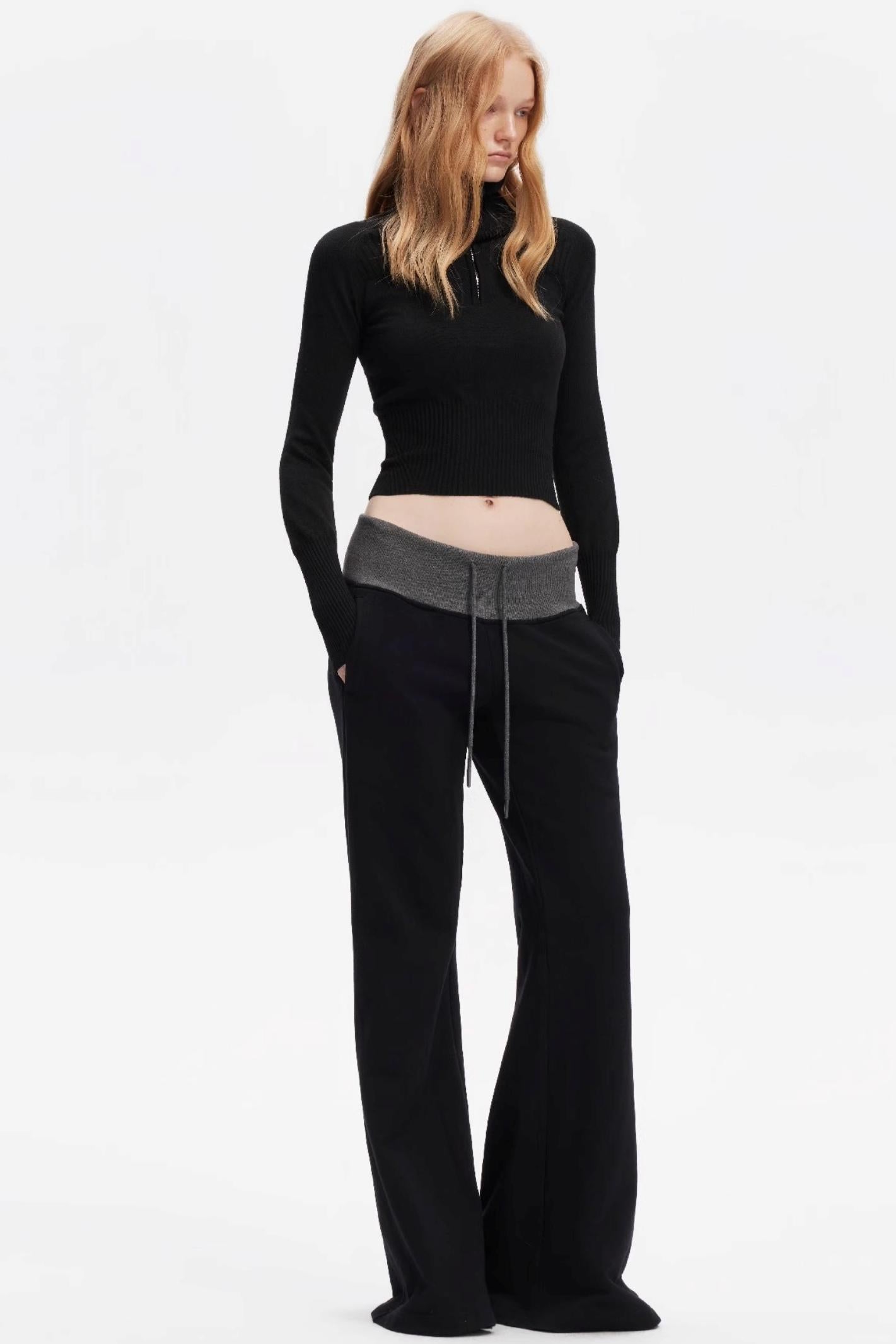 Half-Turtleneck Zip-Up Knitted Design Top