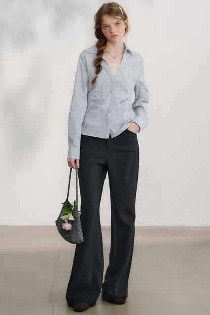 밤색 손으로 말아 올린 플레어 팬츠