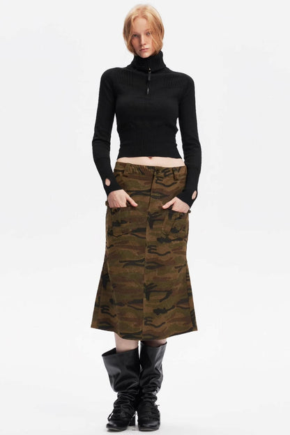 Half-Turtleneck Zip-Up Knitted Design Top