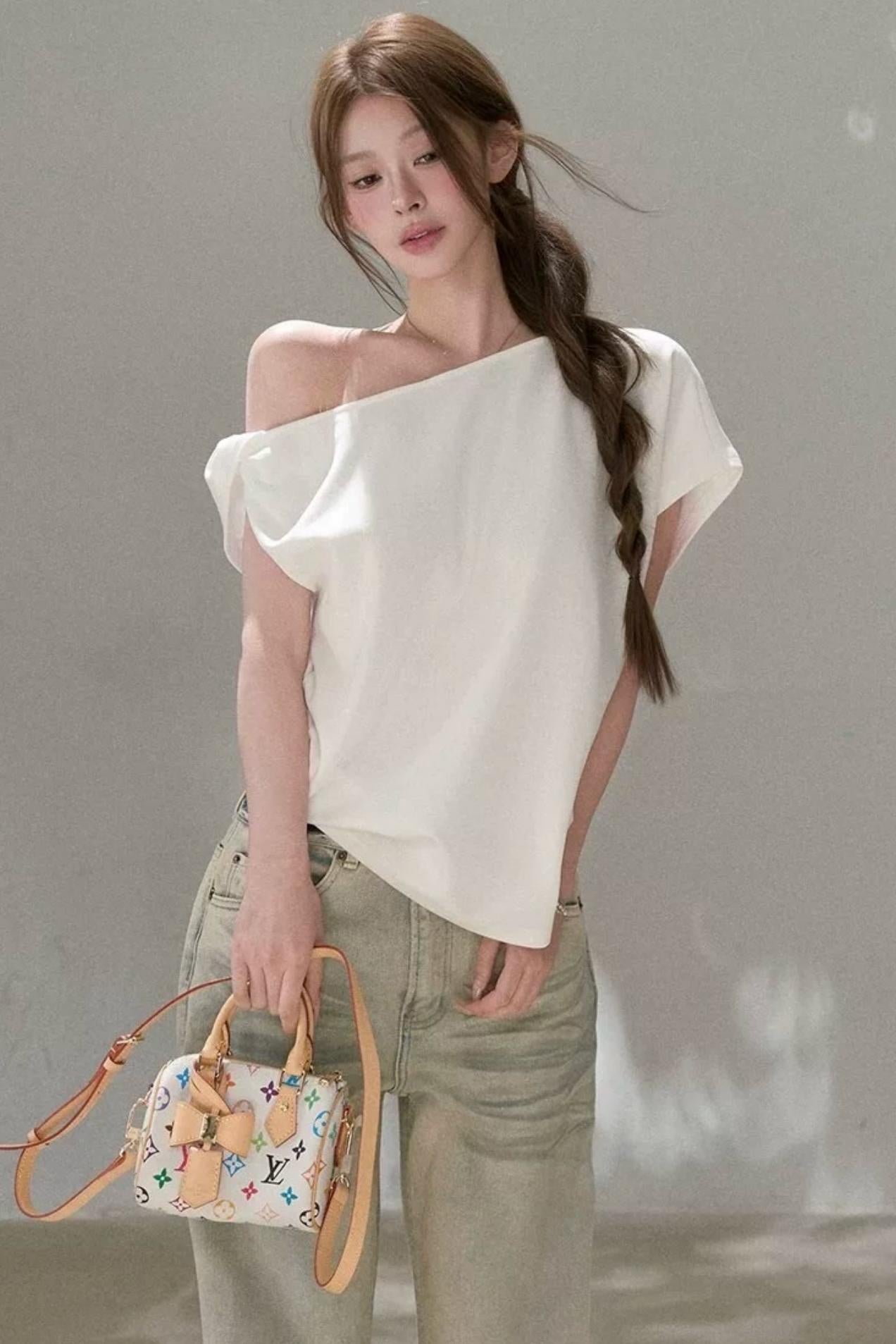 Three-Dimensional Twist Shoulder Top
