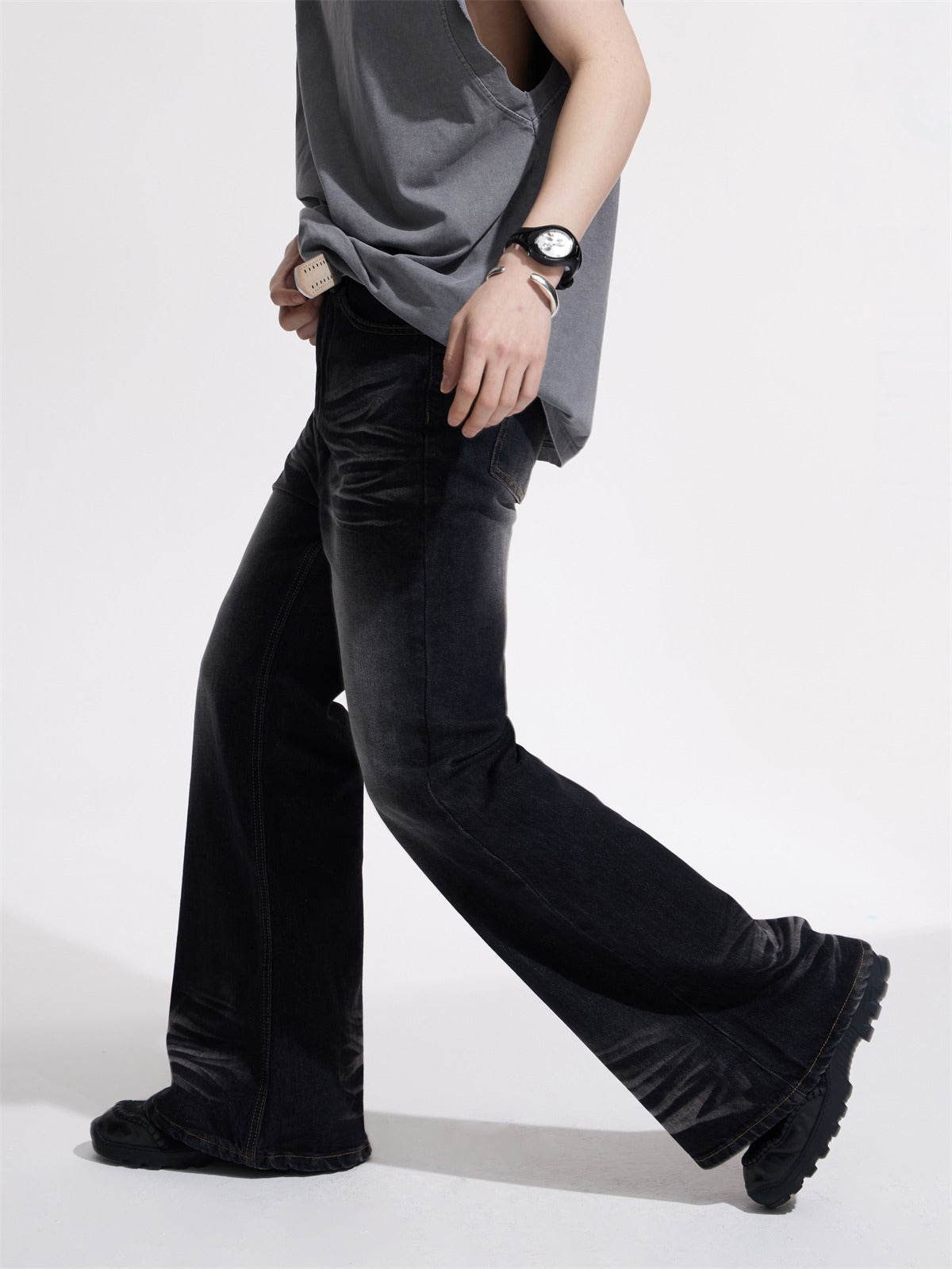 Slimming slightly flared jeans pants