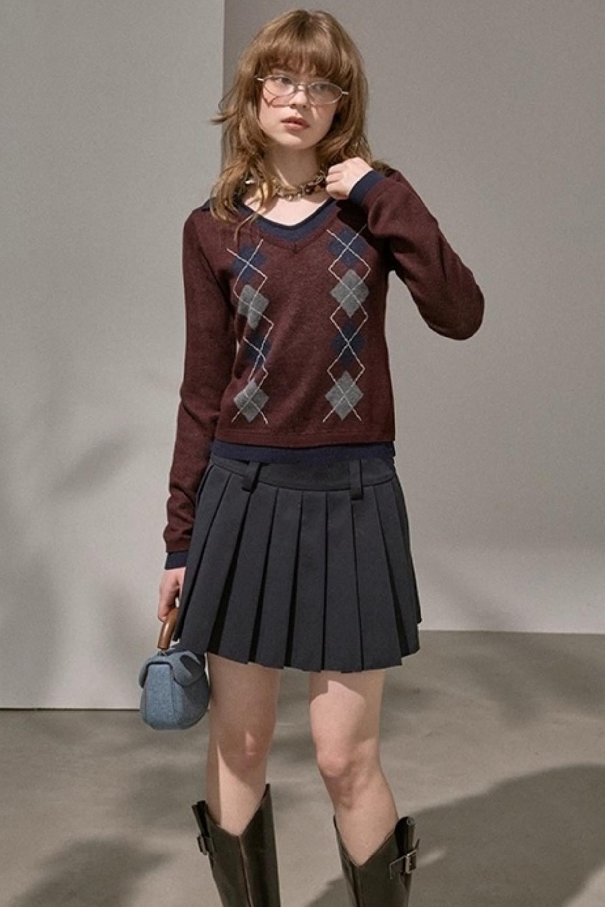 Contrast V-Neck Pullover