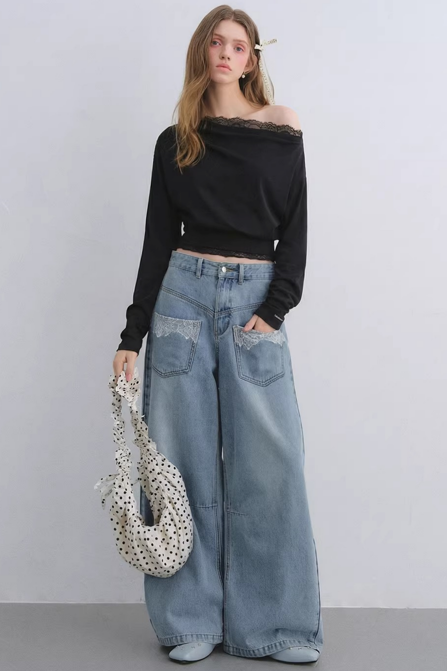 Off-Shoulder-Top mit Spitzeneinsatz