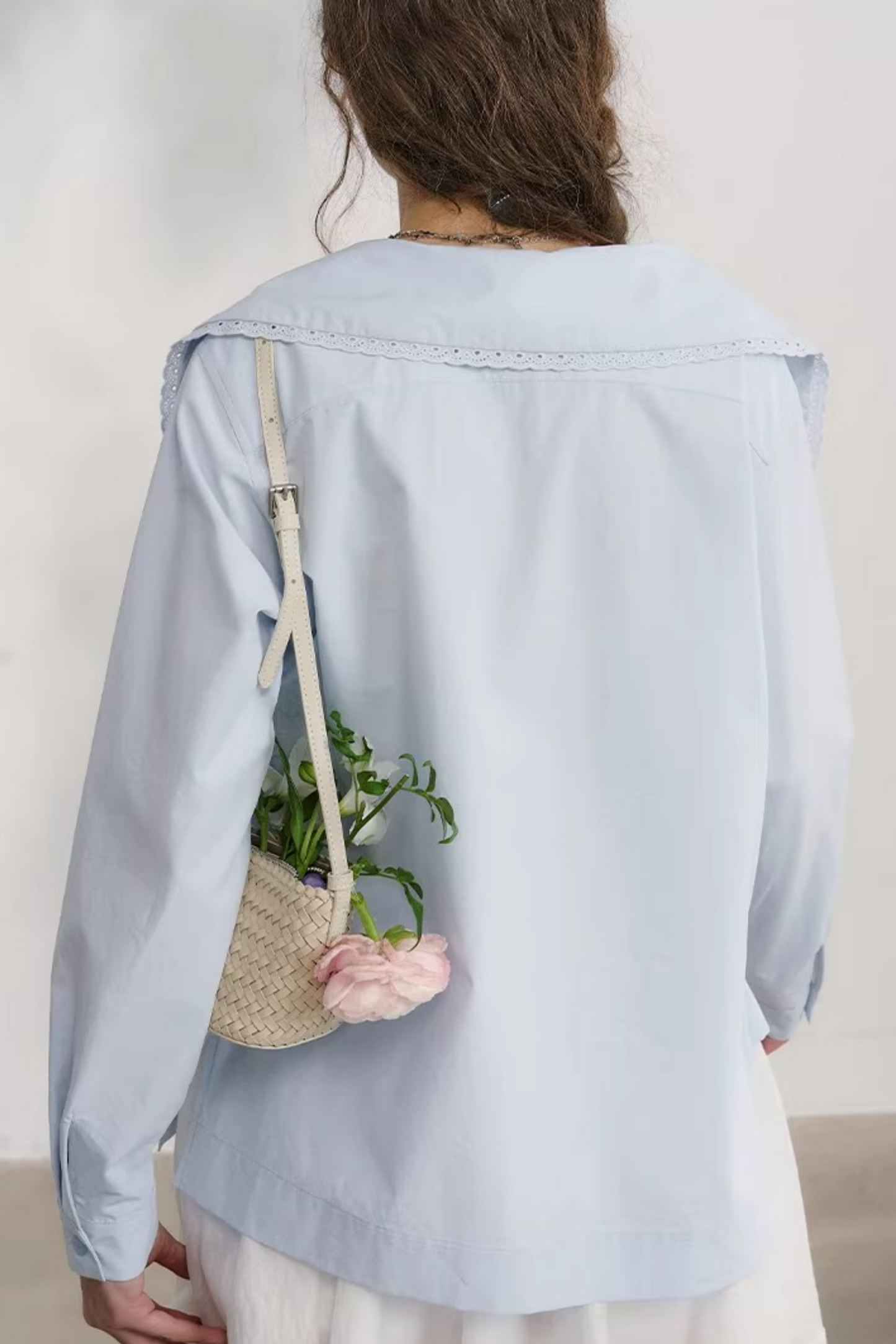 네이비 웨이브 레이스 블라우스