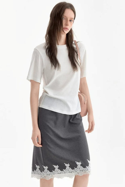 Simple and Atmospheric White T-Shirt