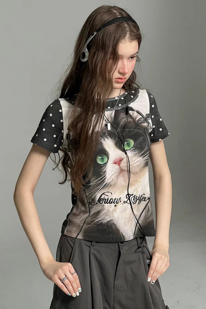 T-Shirt mit Katzenprint und Polka-Dots