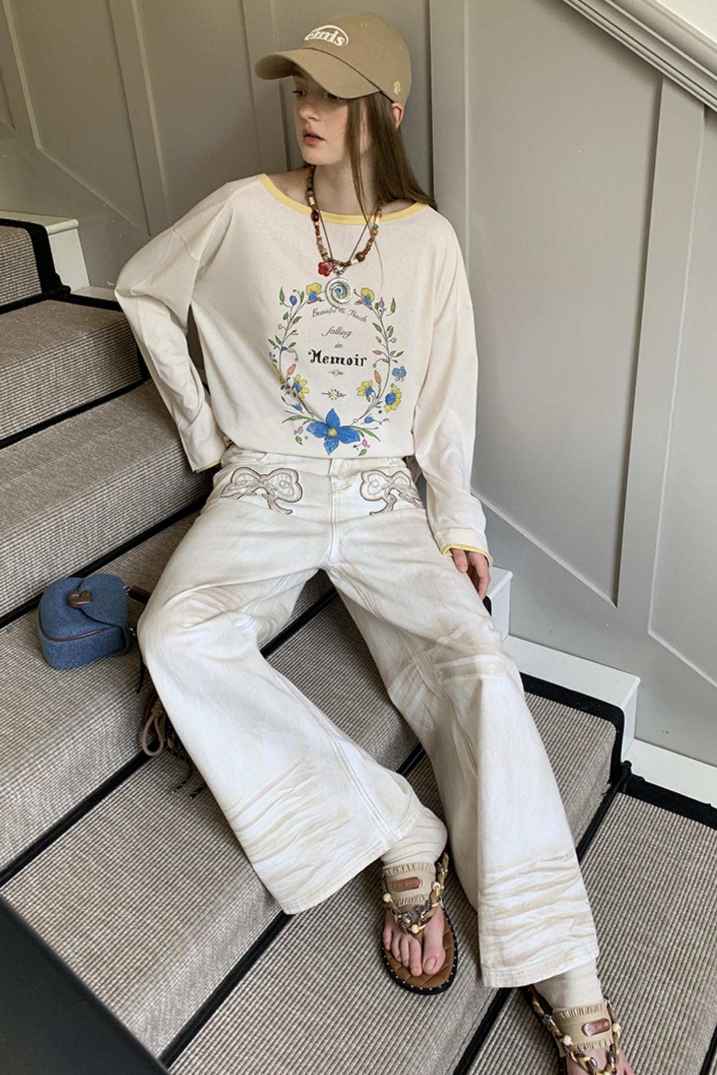 Comfortable Bow Appliqué Distressed Jeans