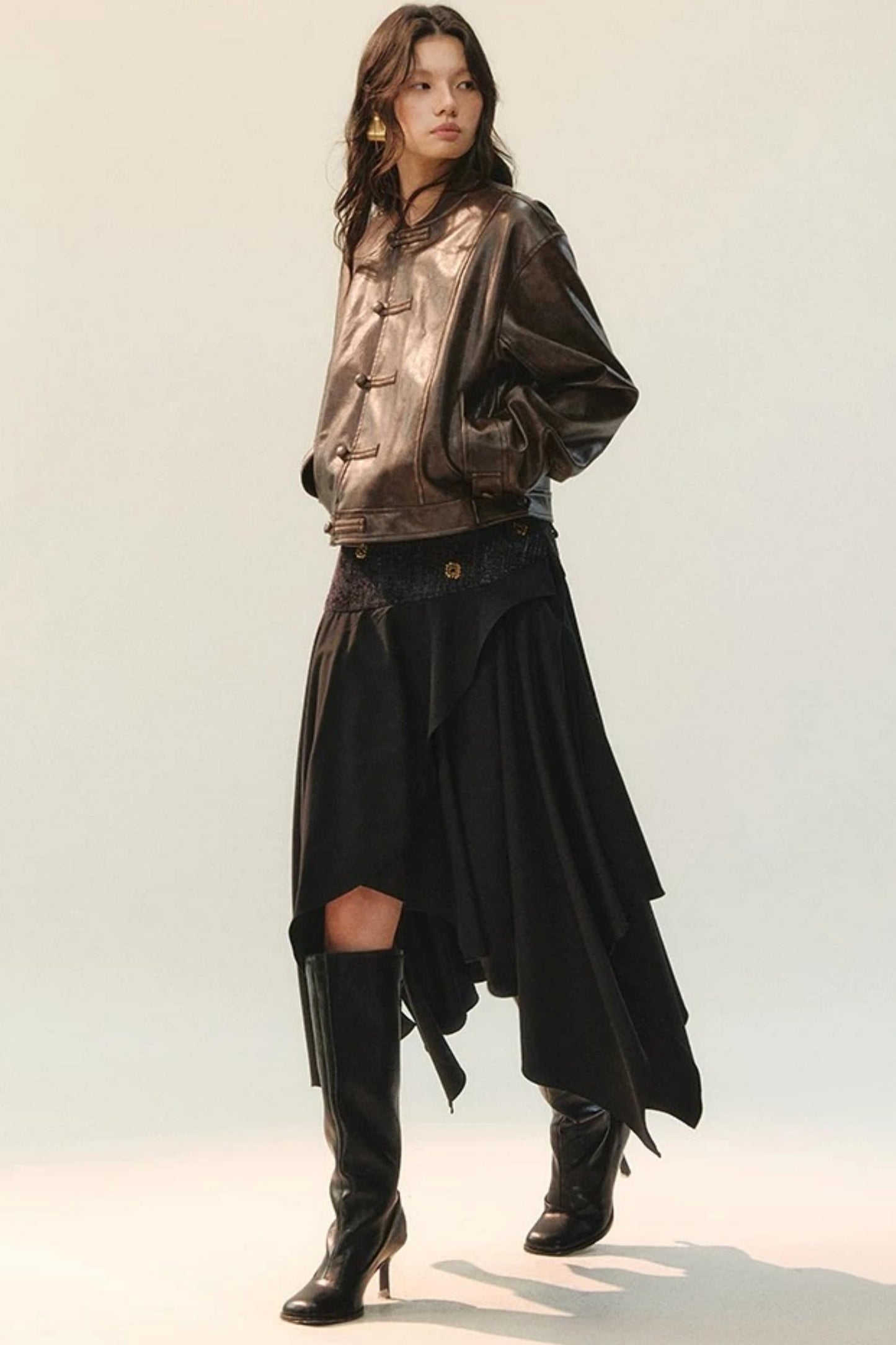 Completo rétro con gilet e gonna con perline