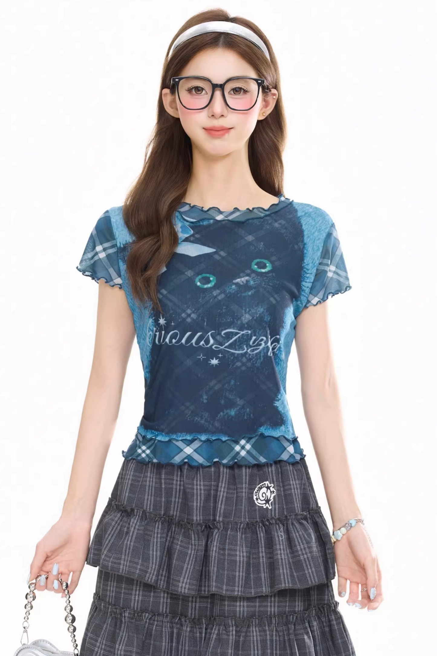 Top in rete retro con gatto nero