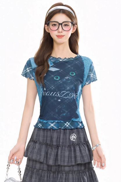 Top in rete retro con gatto nero