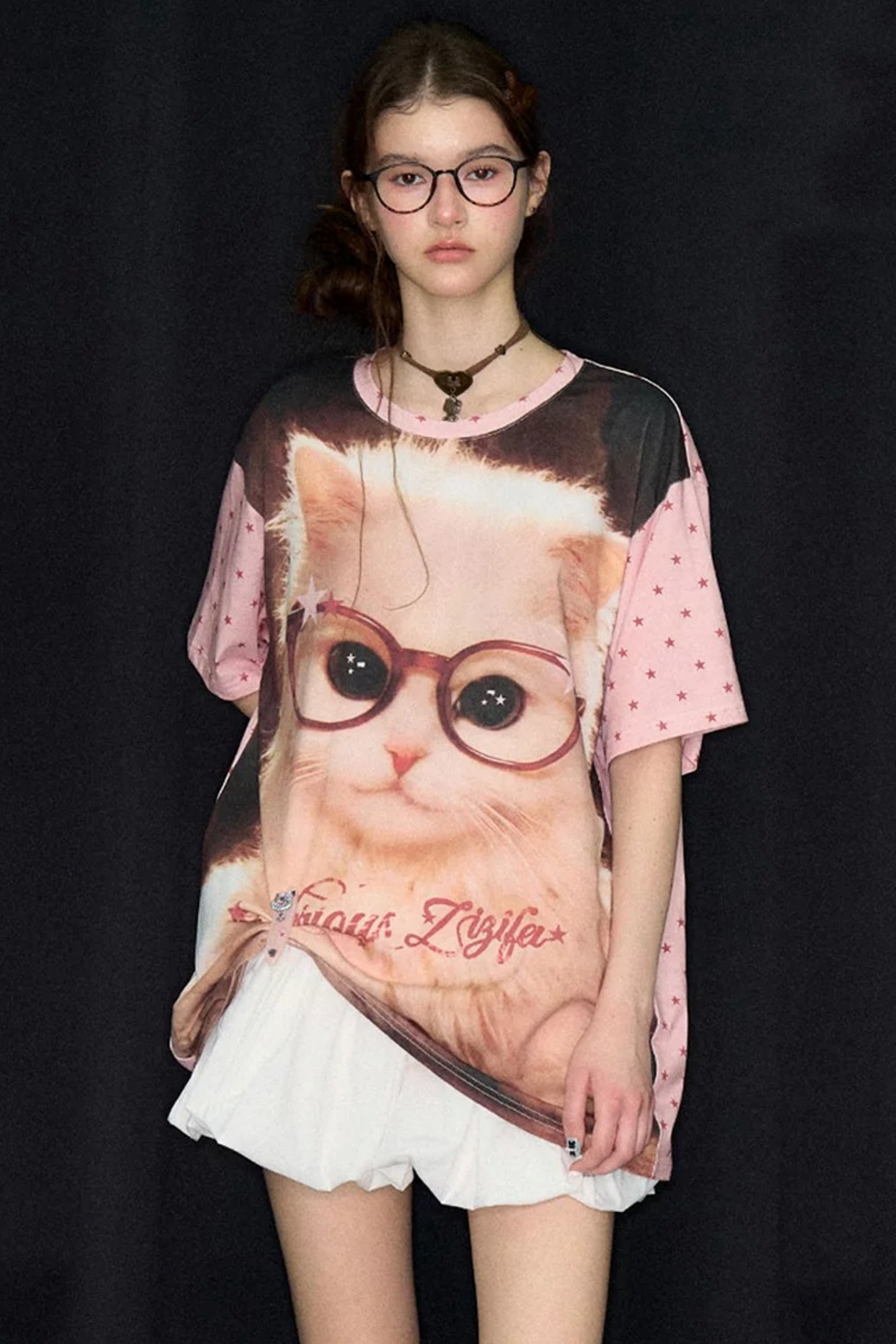 Süßes, lässiges T-Shirt mit Katzenmotiv