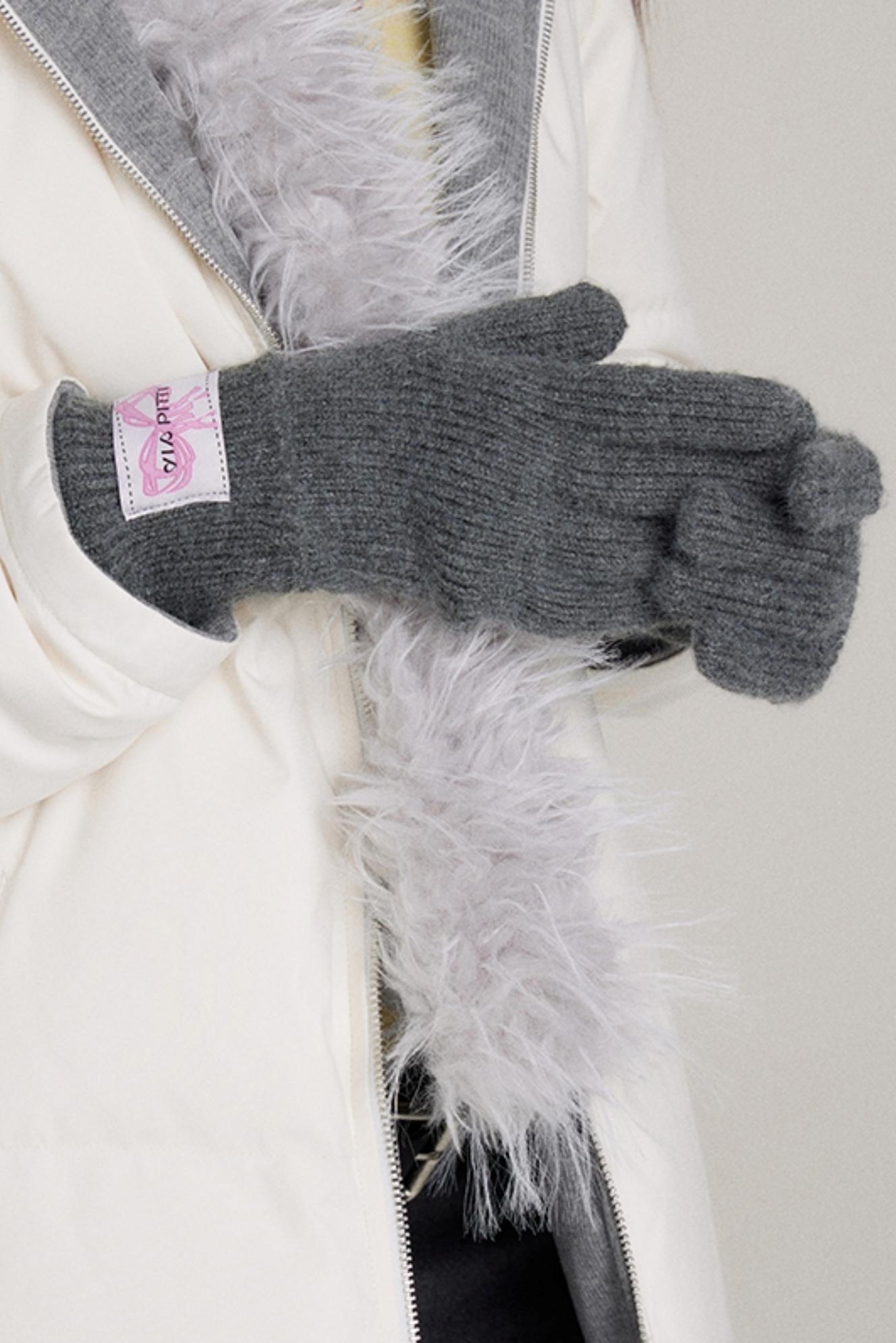 STYLISH VERSATILE GLOVES