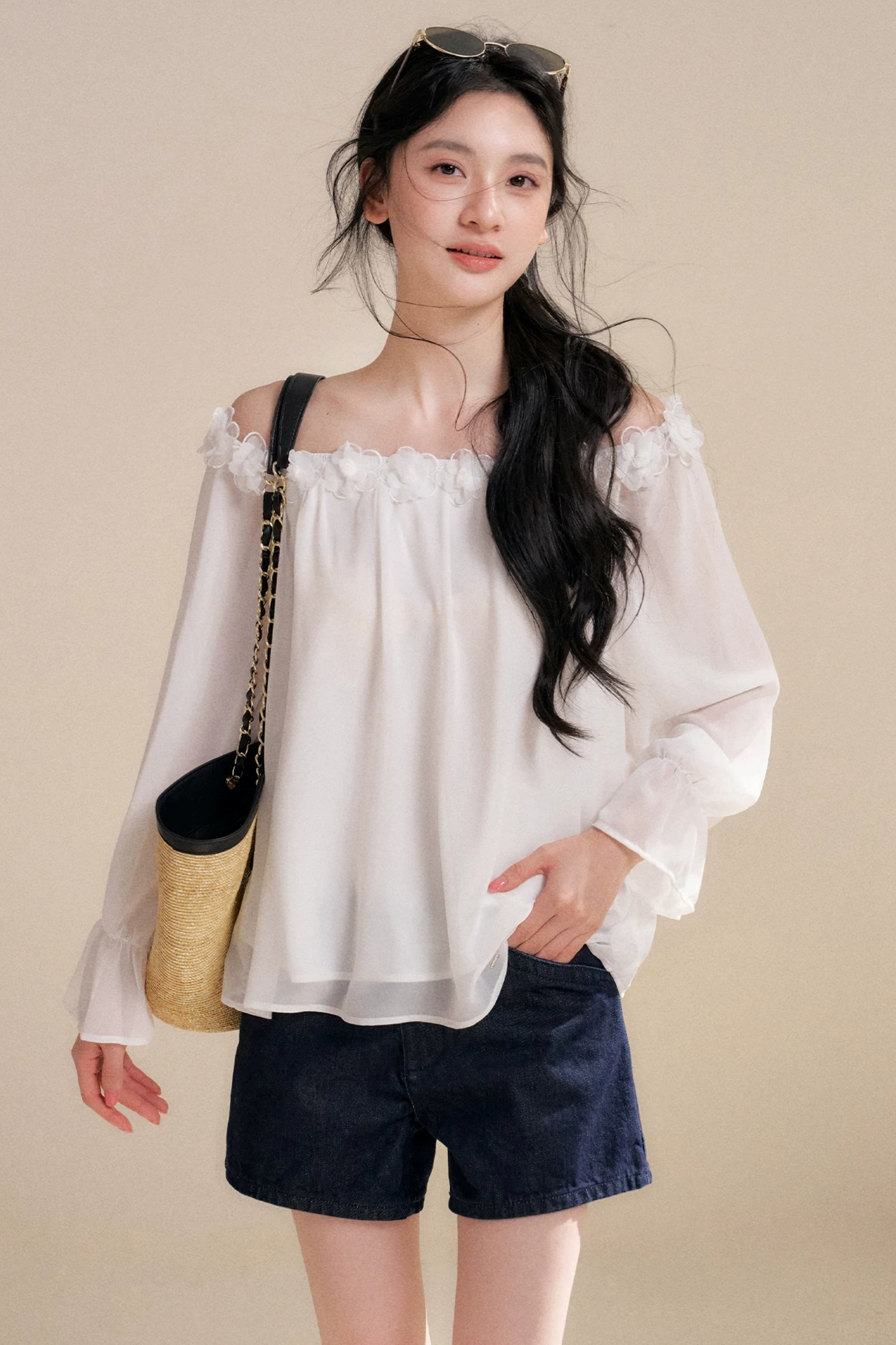Blusa de gasa con flores tridimensionales
