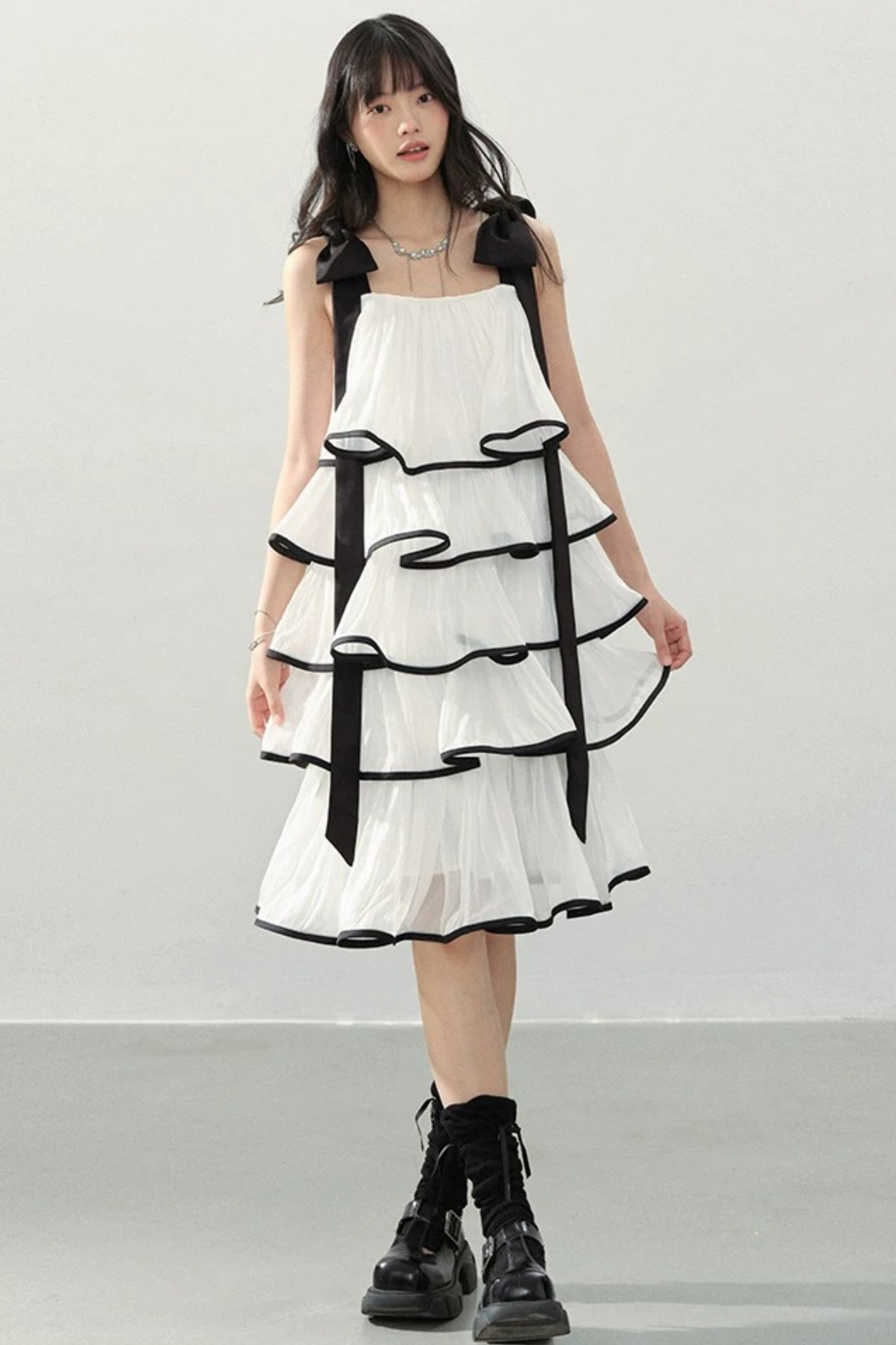 Abito con Fiocco Bianco e Nero