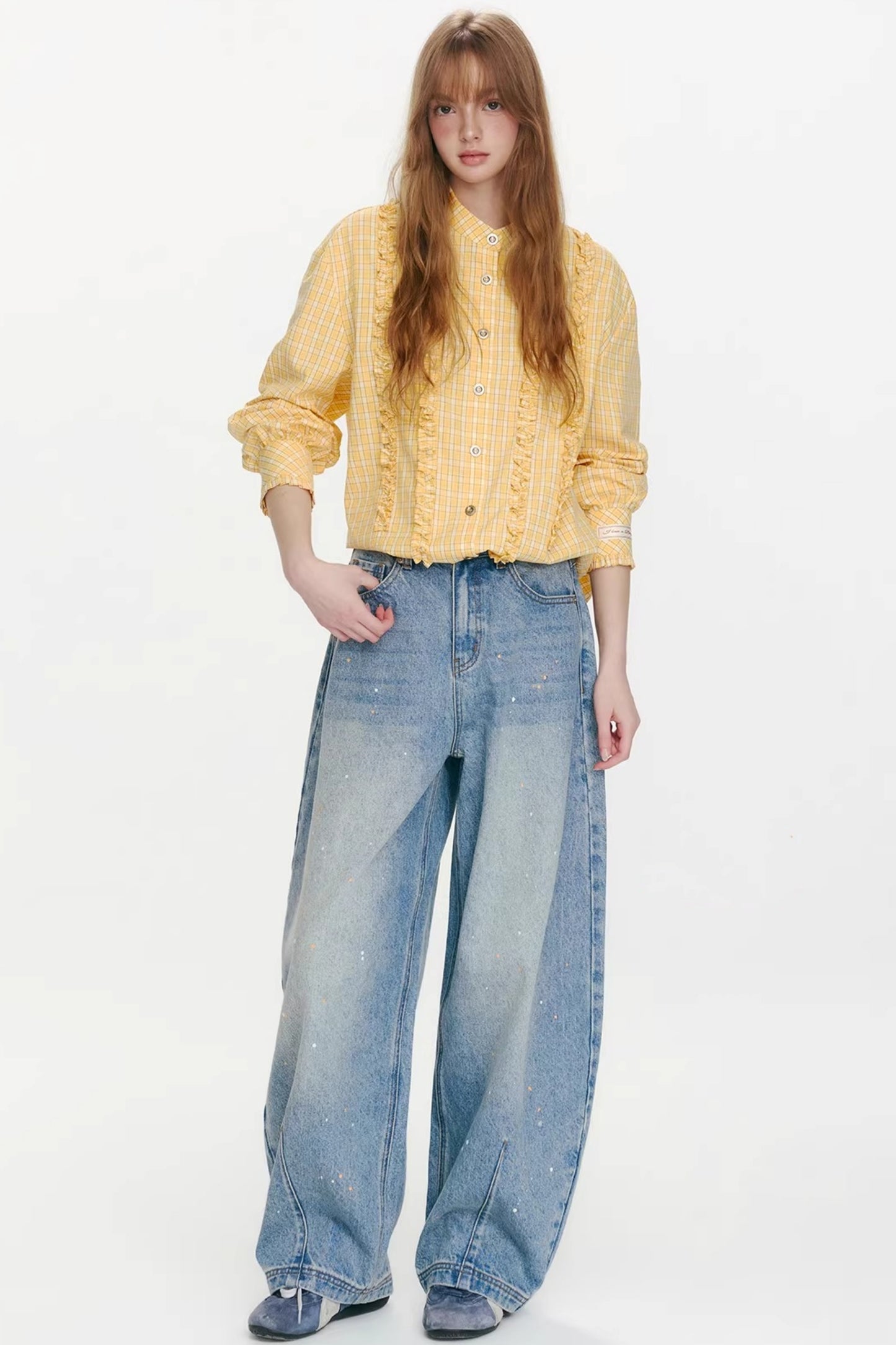 Gewebtes, geschwungenes Rüschenhemd