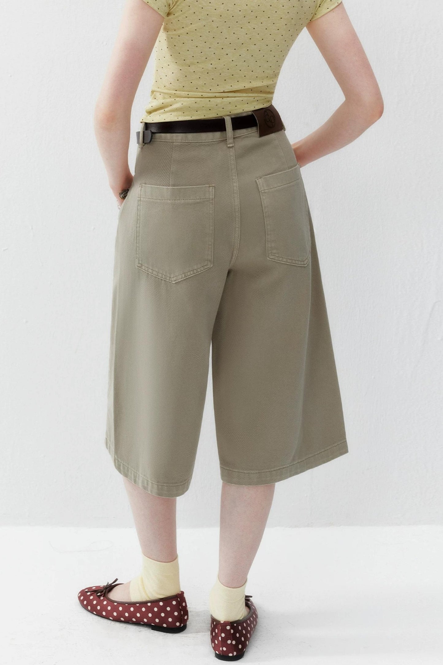 Khakifarbene Baumwollshorts mit geradem Bein