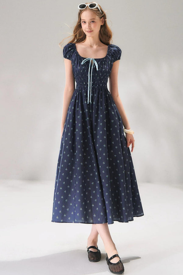 Vestido floral azul marino con lazo