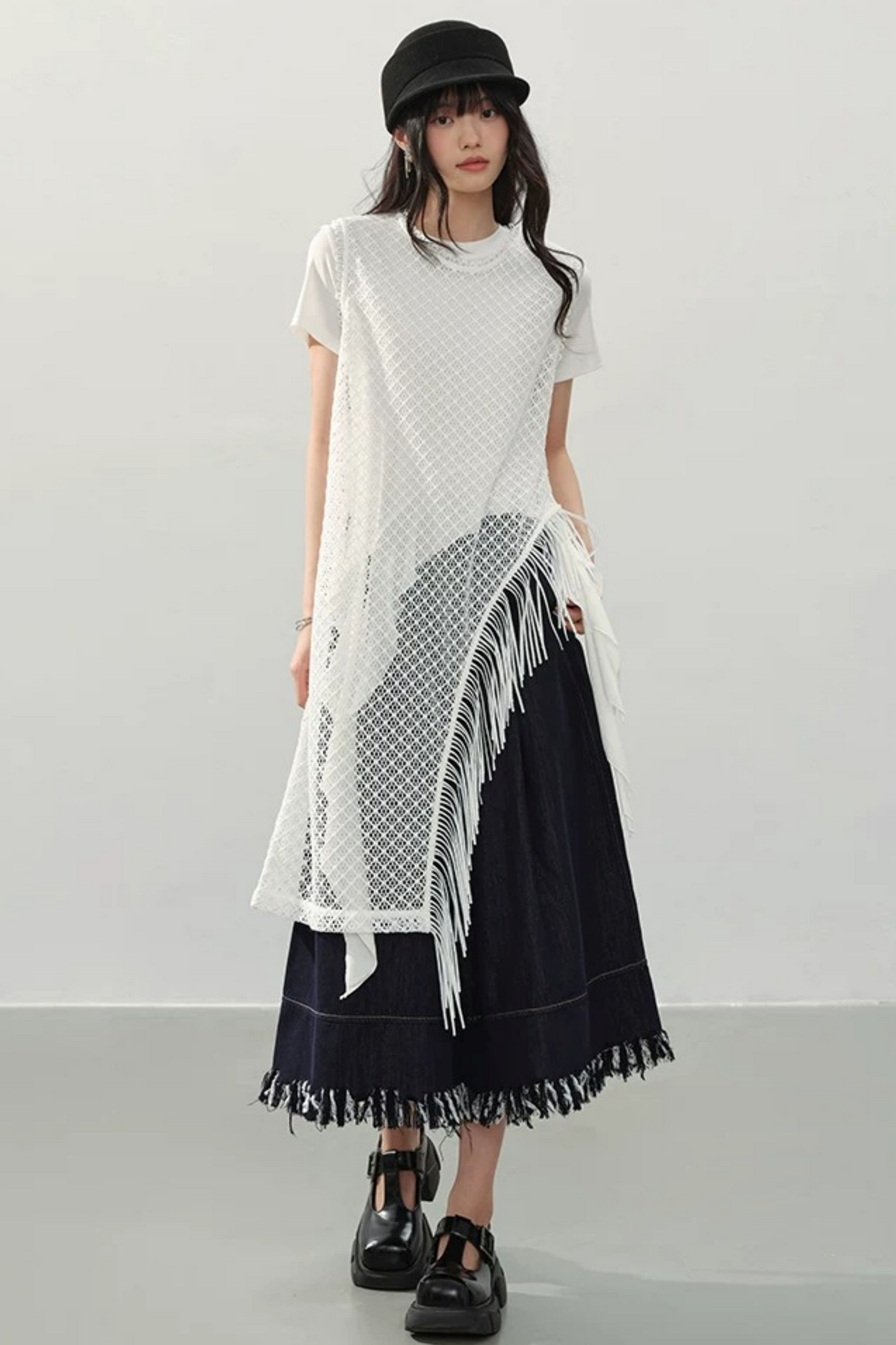 Robe à franges tissée avec découpes irrégulières