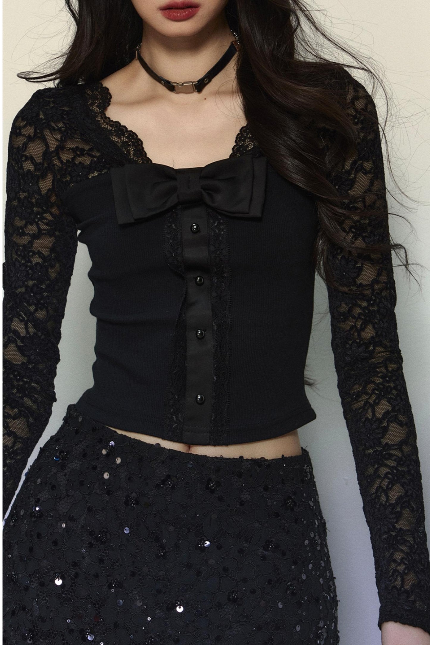 Slim Fit V-Neck Lace Cropped Top