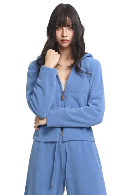 Cardigan blu lavorato a maglia con cappuccio