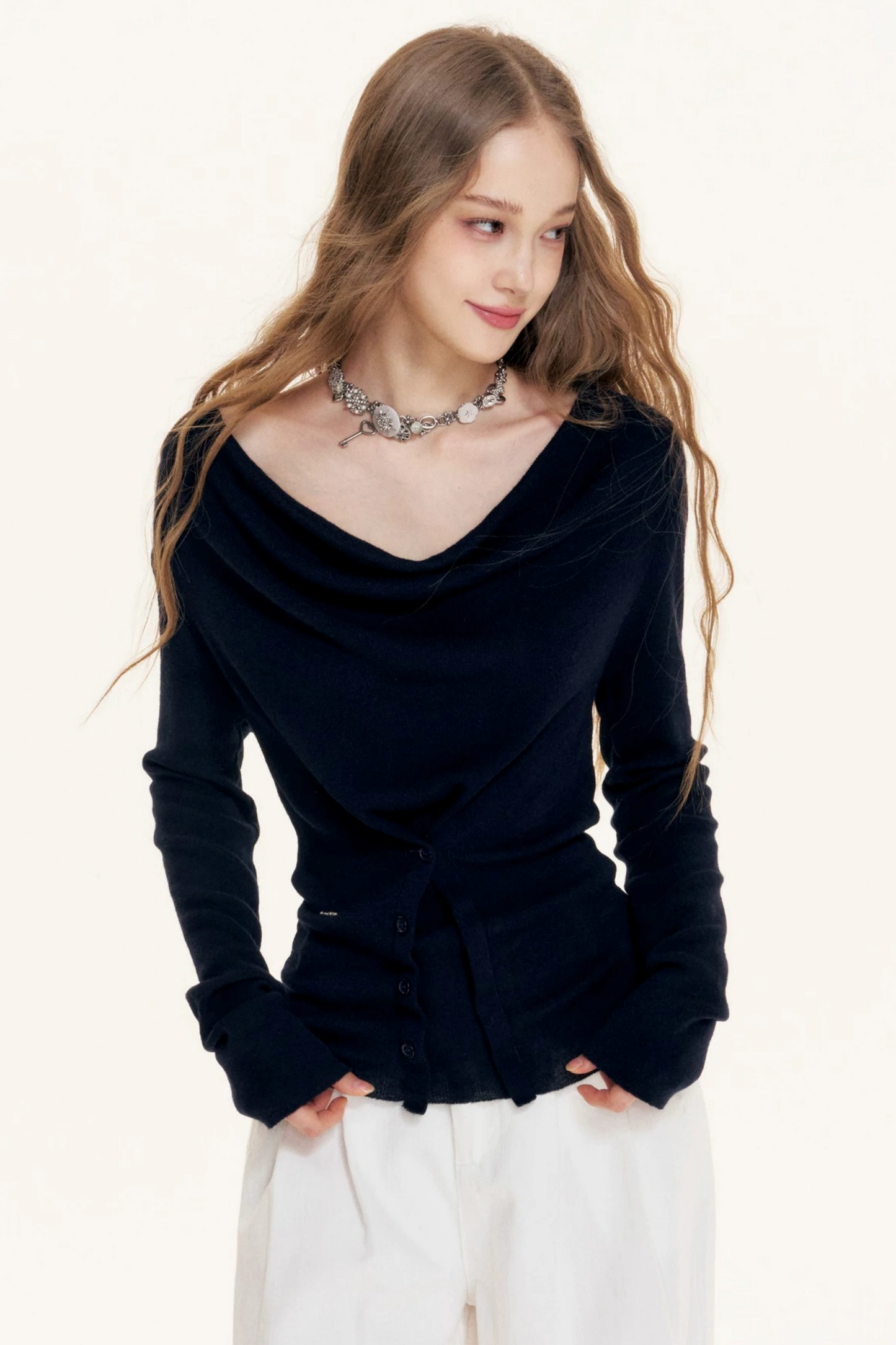 Schulterfreier Drapier-Strickpullover