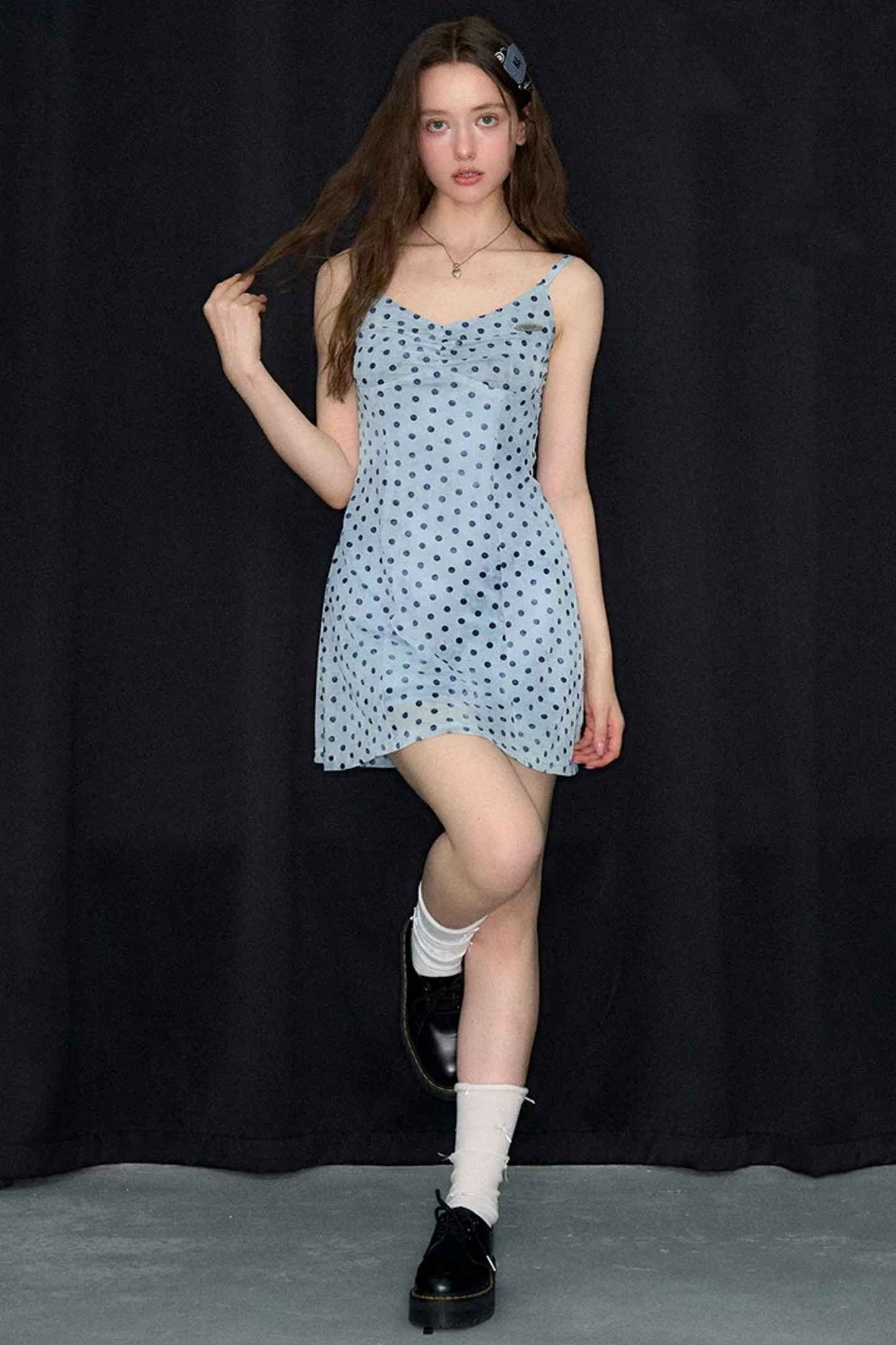 Eisblaues Polka-Dot-Kleid mit Spaghettiträgern