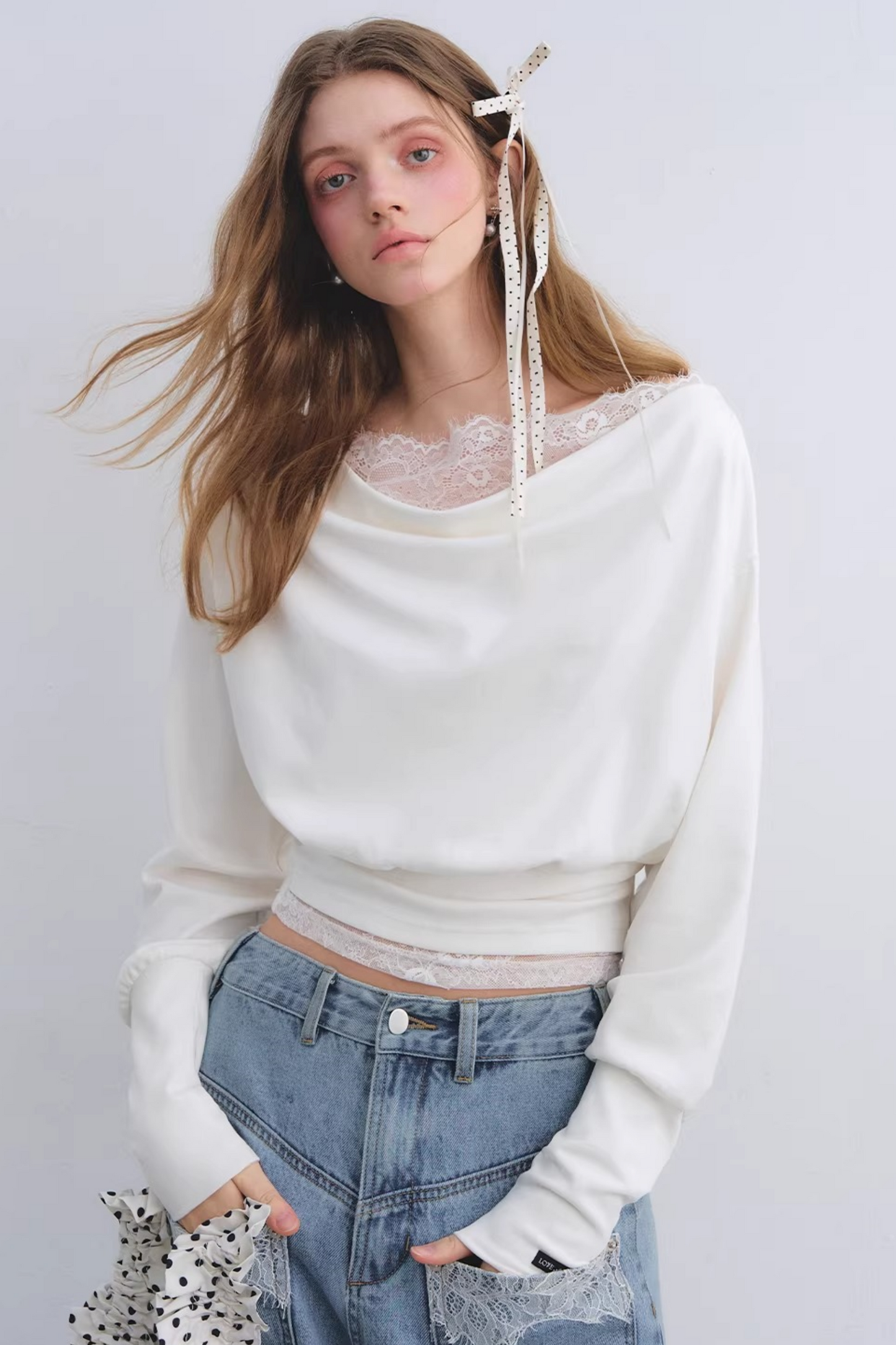 Off-Shoulder-Top mit Spitzeneinsatz