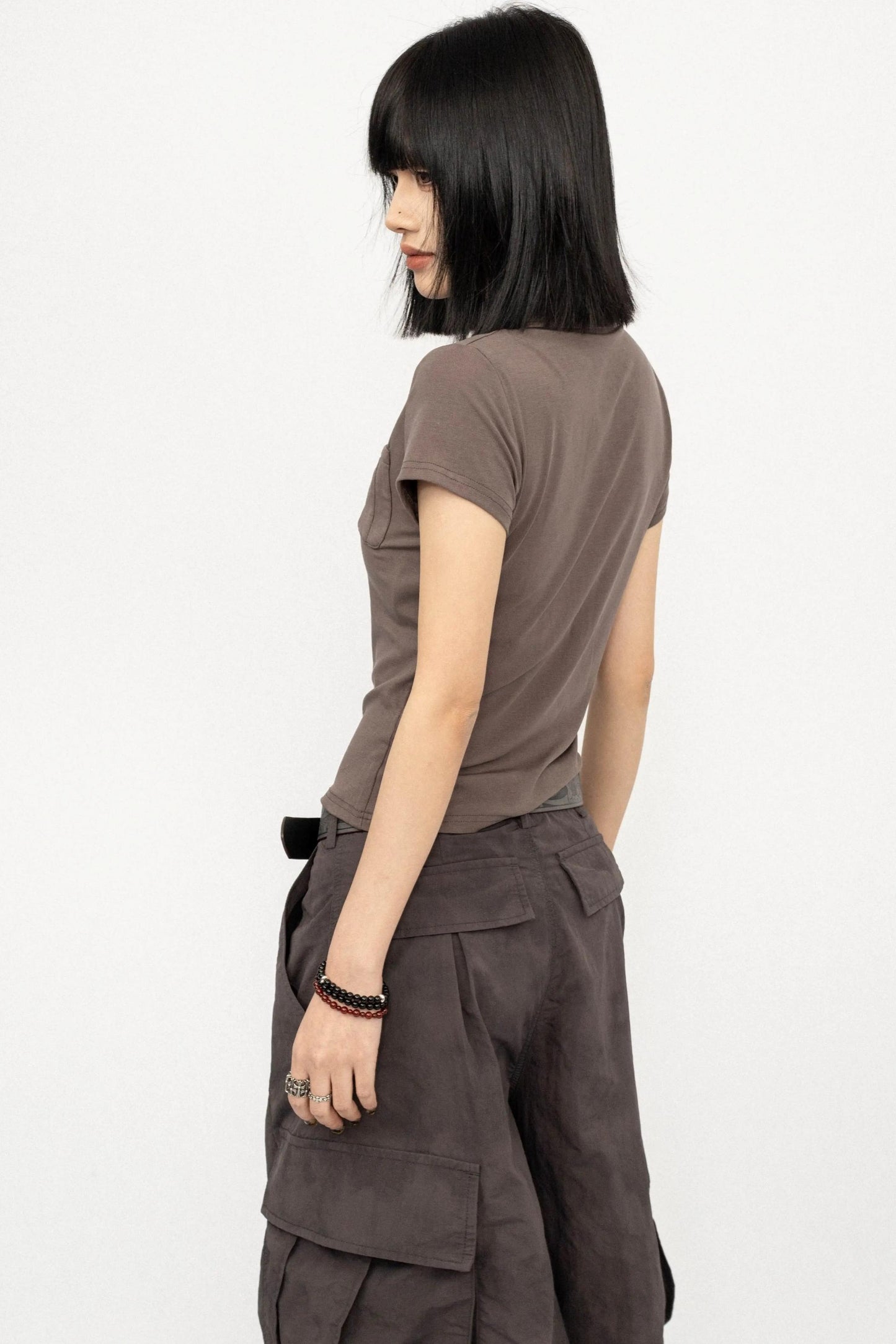 Schwarzes, taillenumspielendes T-Hemd