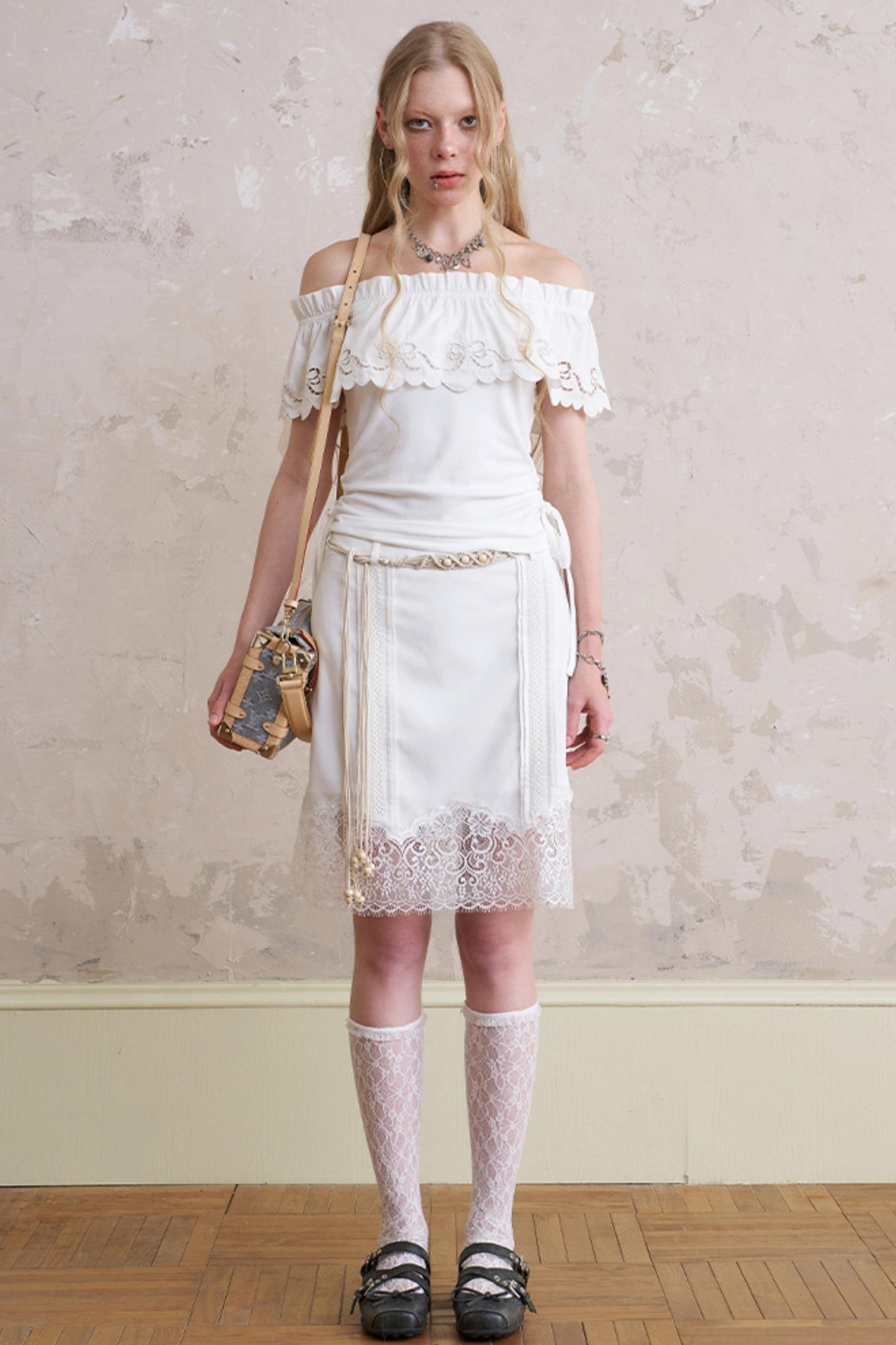 One-Shoulder Lace Wave Top