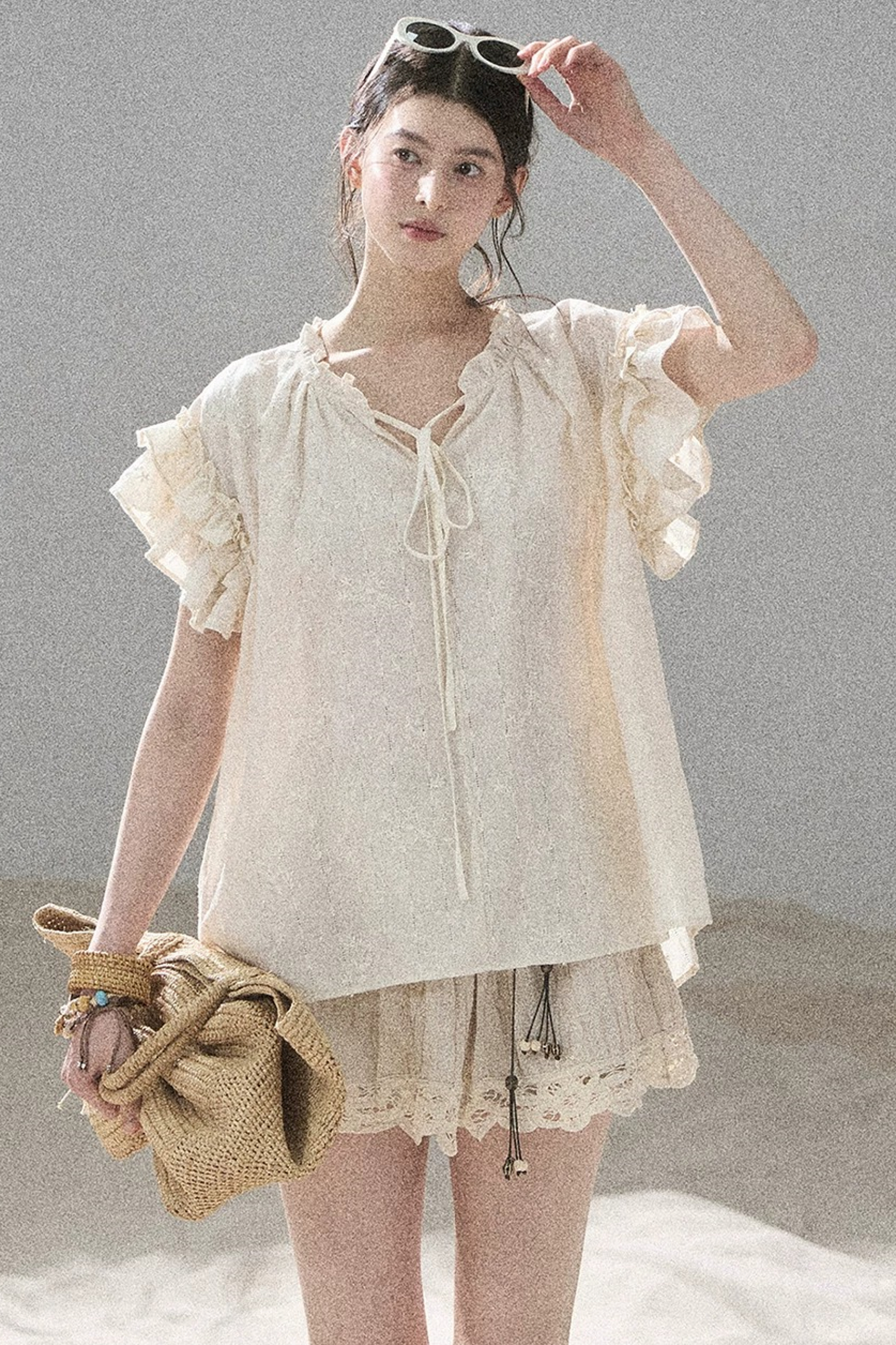 Bestickte V-Ausschnitt-Bluse