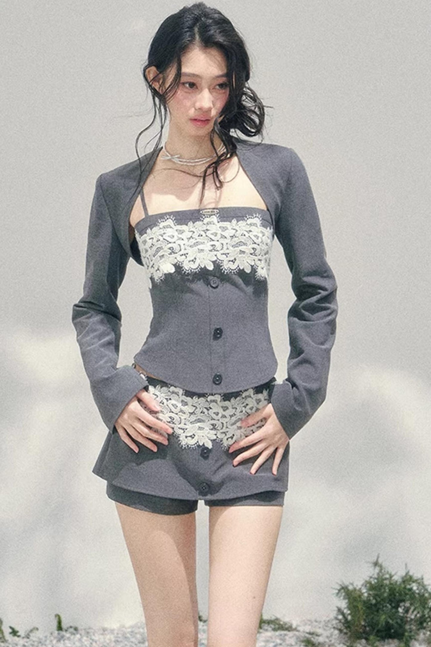 Eye-Catching Lace Spring Vest Set-Up