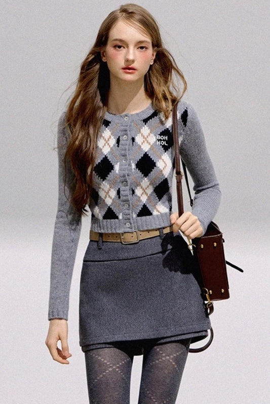 Collegiate Style Diamond Plaid Sweater