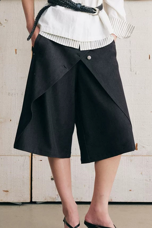 Shorts asimmetrici effetto due pezzi con sovrapposizione