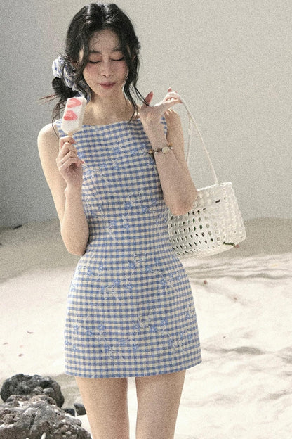 Robe d’été à carreaux avec broderie