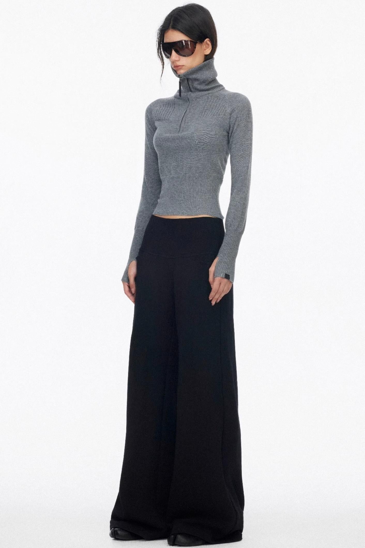Half-Turtleneck Zip-Up Knitted Design Top