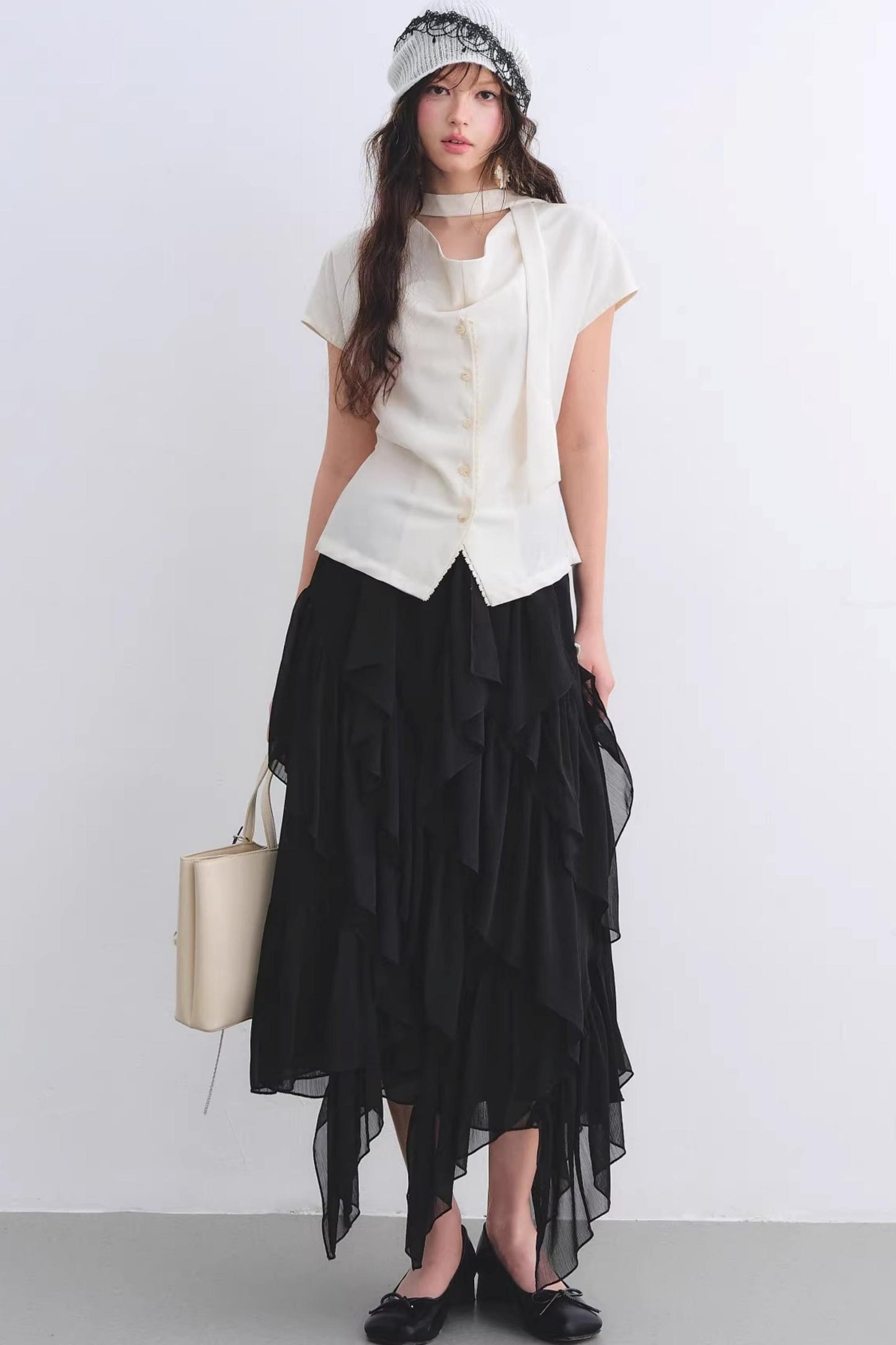 Leinenoberteil mit Schleifenband und Spitze