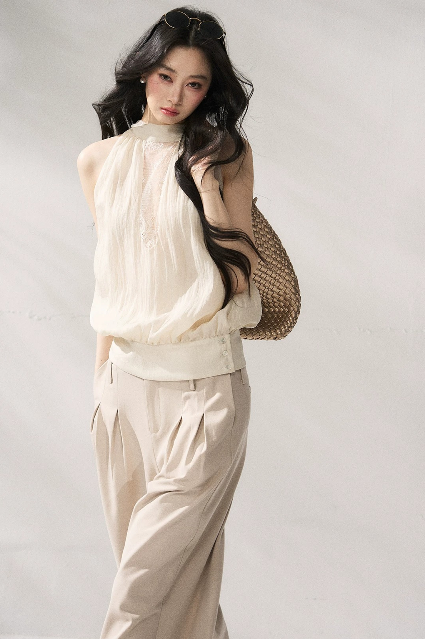 Gilet beige con scollo all'americana