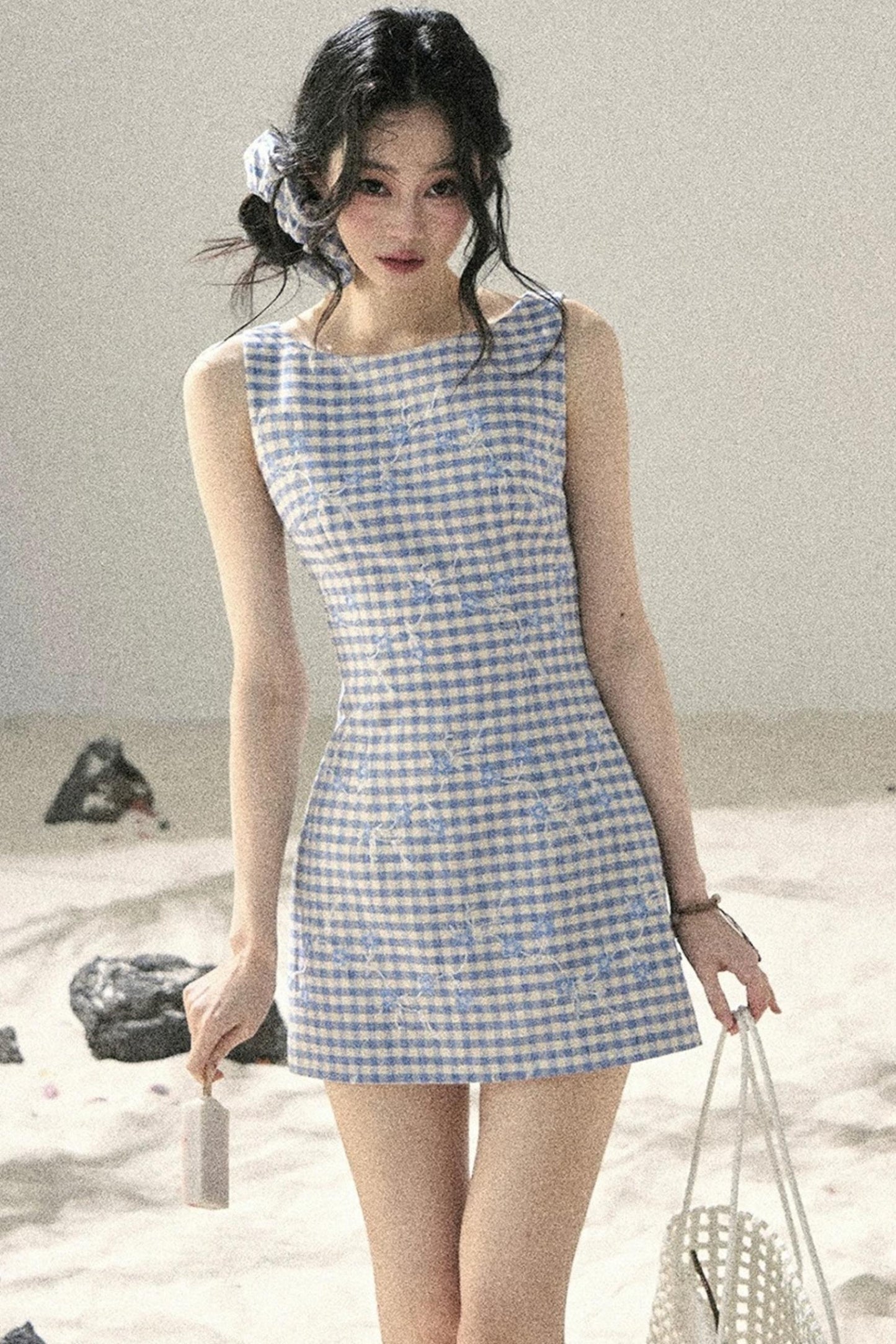Robe d’été à carreaux avec broderie