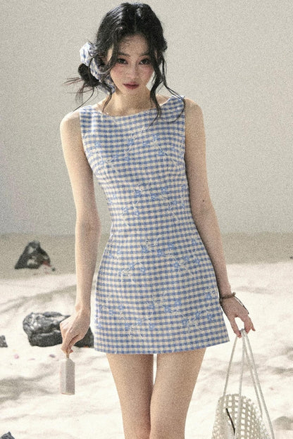 Robe d’été à carreaux avec broderie