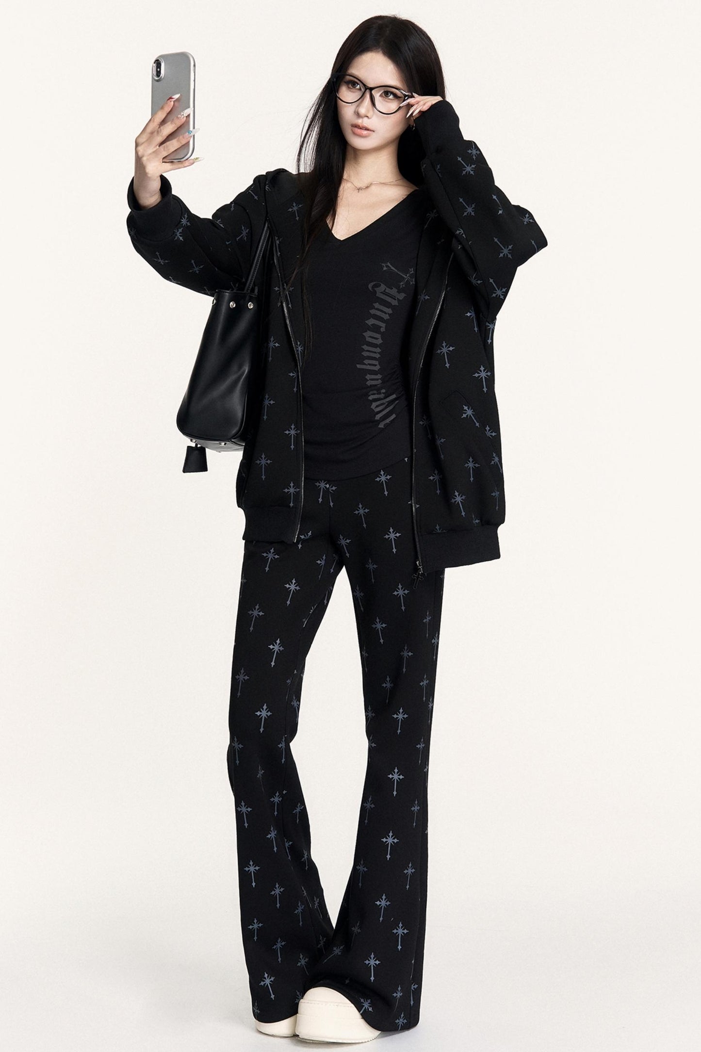 V-Neck Print Long-Sleeved T-Shirt